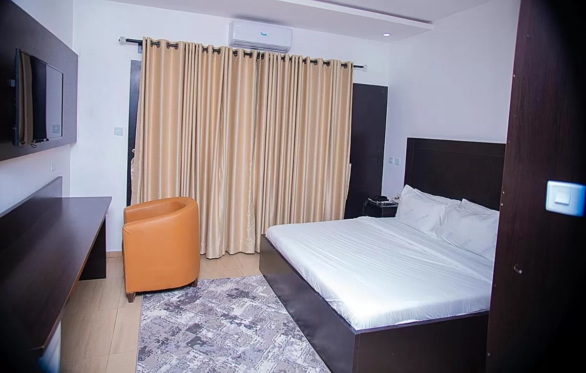 Bed in Hotel Capitol