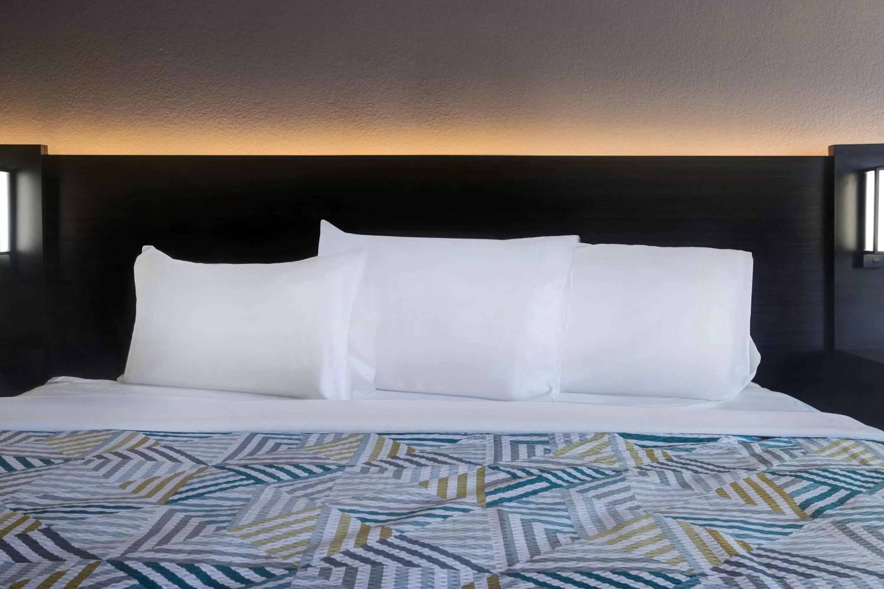 Bedroom, Bed in Motel 6-Shepherdsville, KY Louisville South