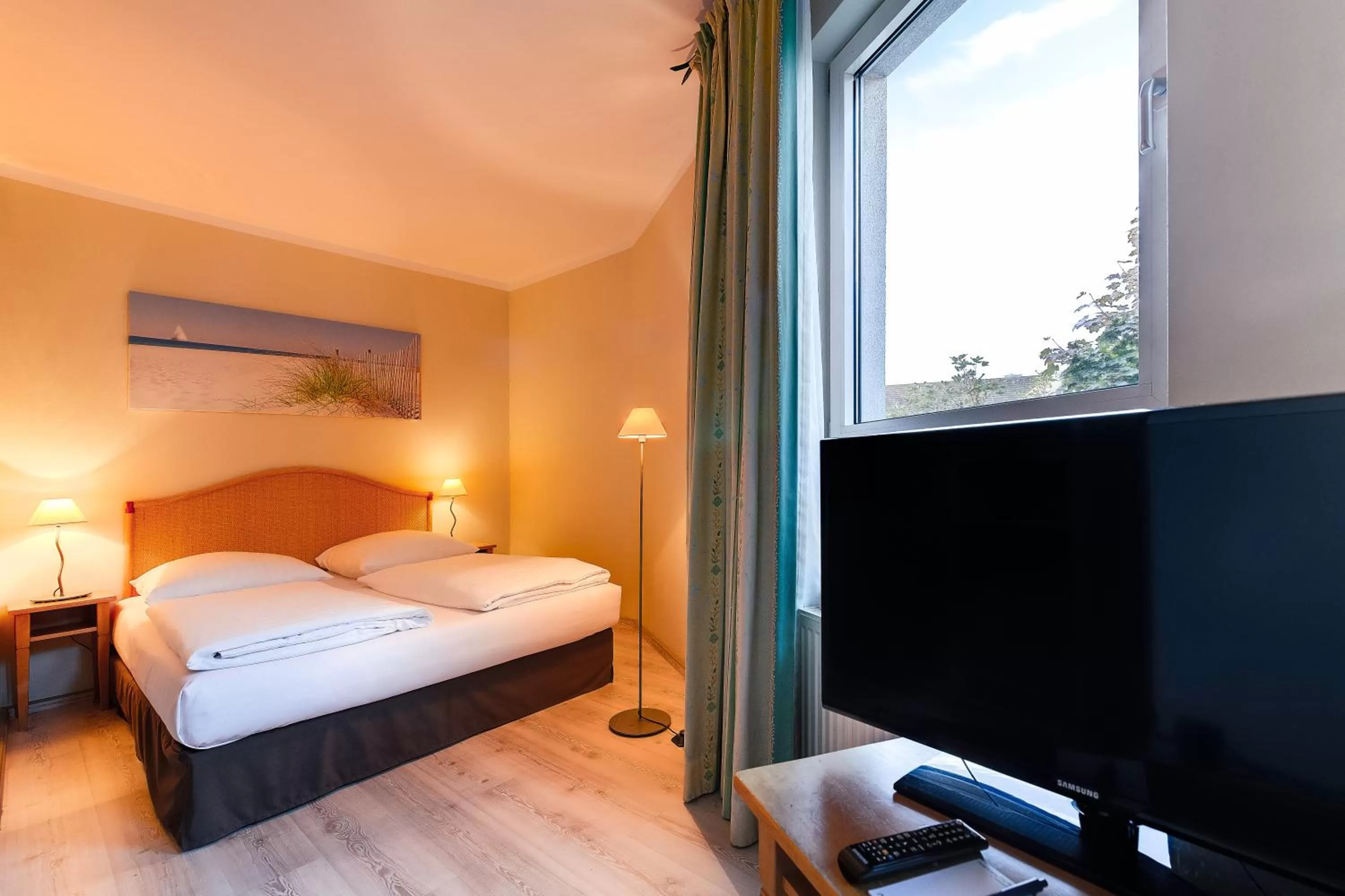 Bedroom, Bed in Hotel Leipzig City Nord by Campanile