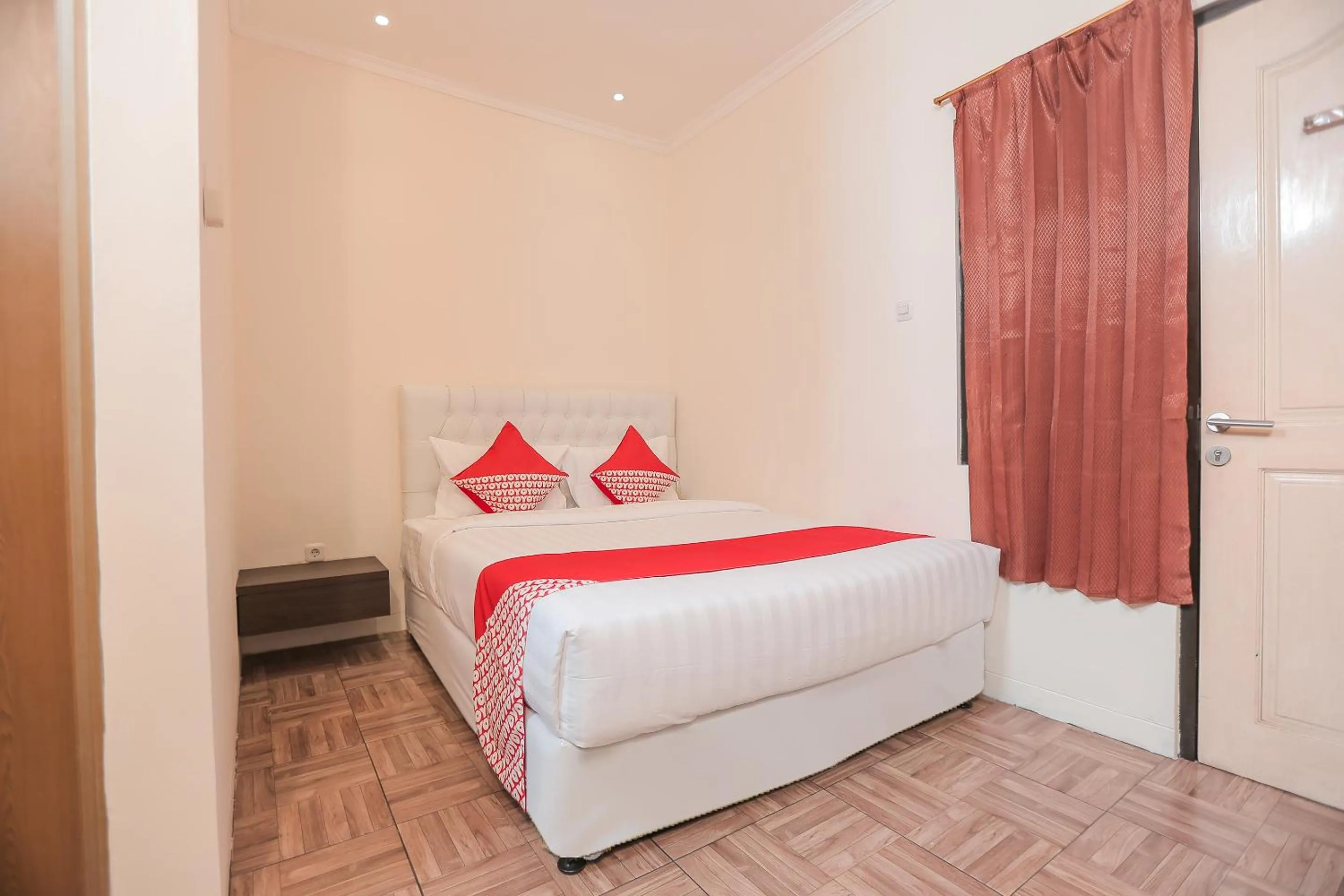 Bedroom, Bed in Capital O 141 Fatmawati Cozy Residence