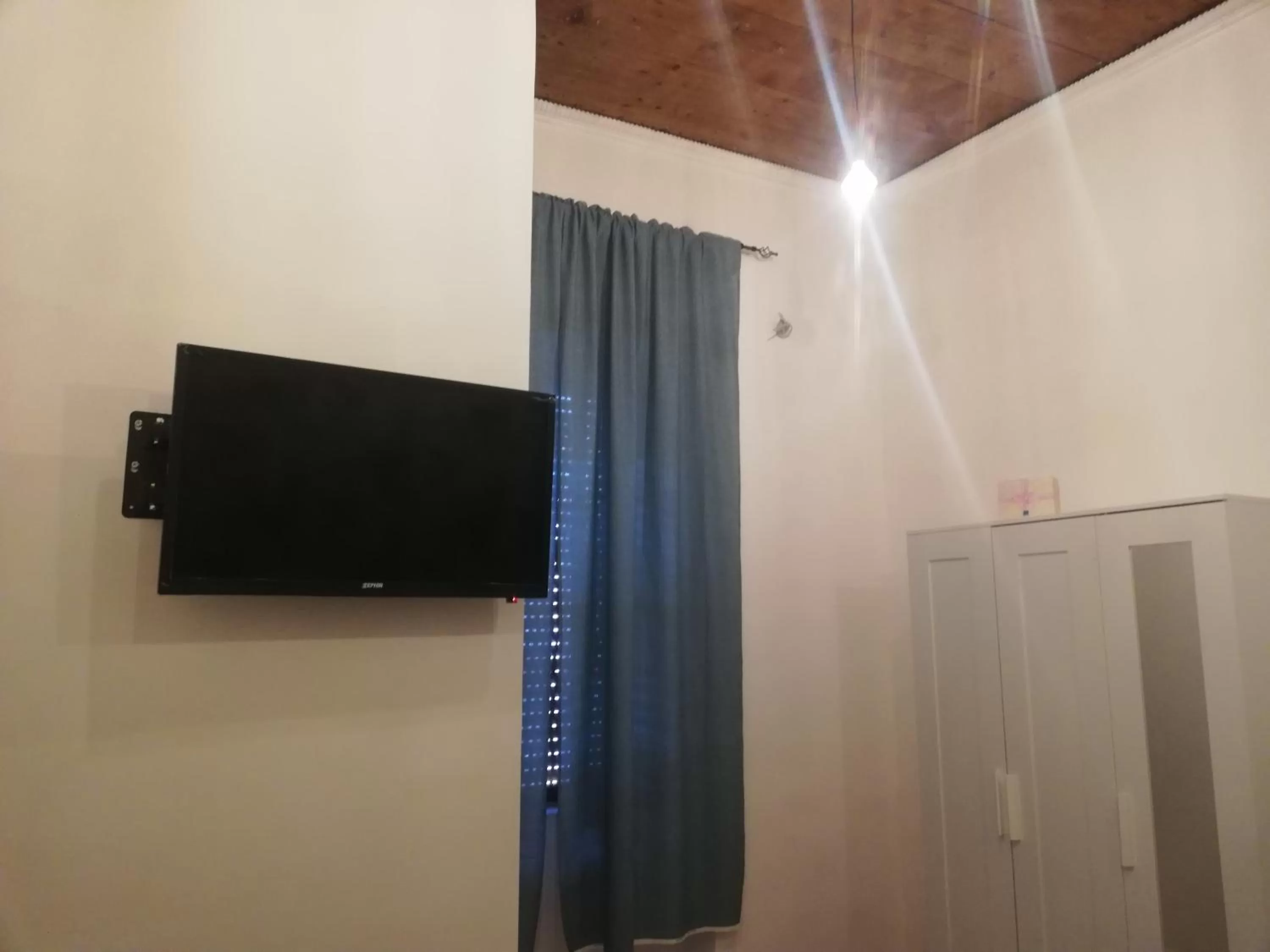 TV/Entertainment Center in Bnb Simy2