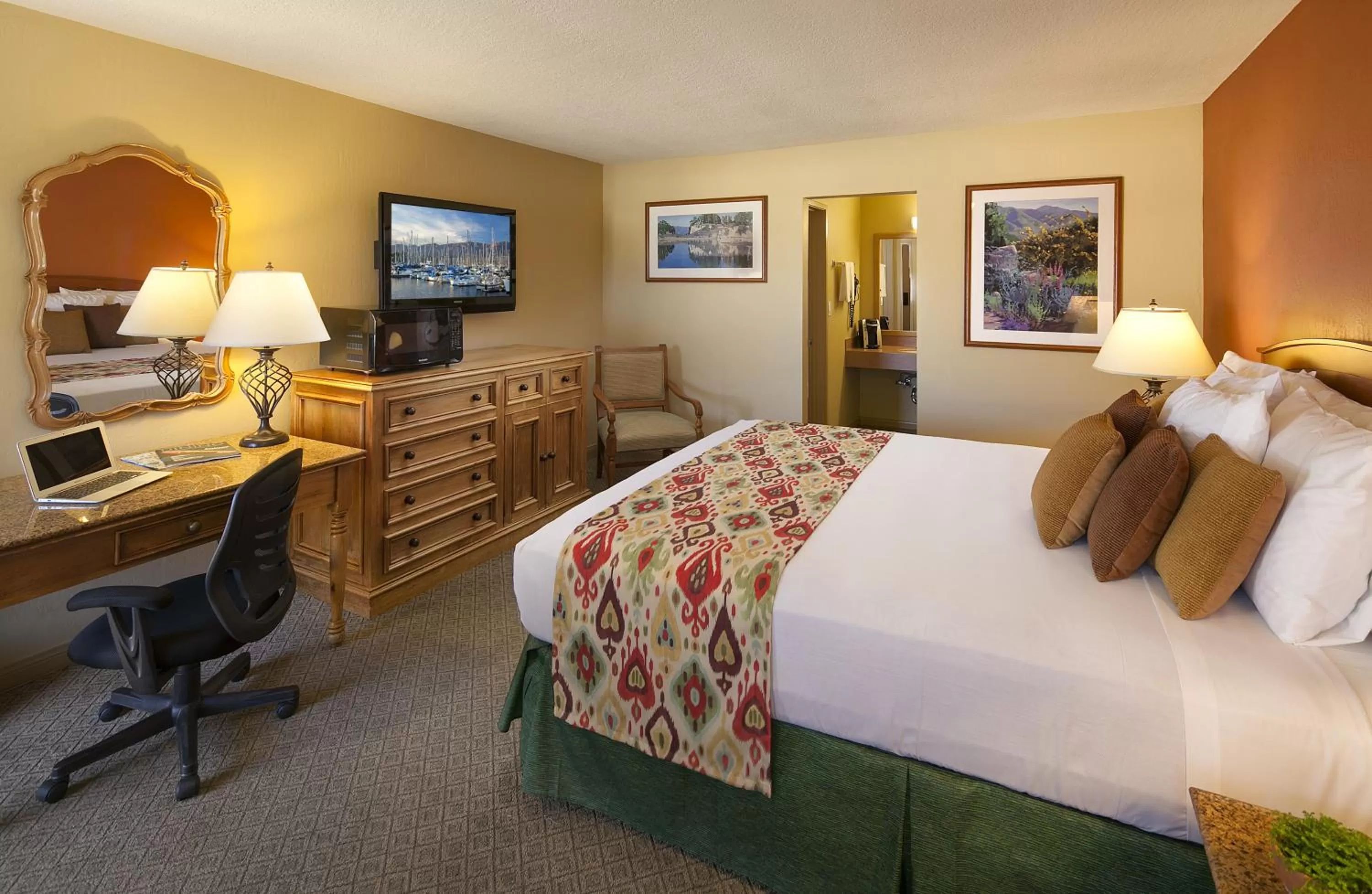 Photo of the whole room, Bed in Sandpiper Lodge - Santa Barbara