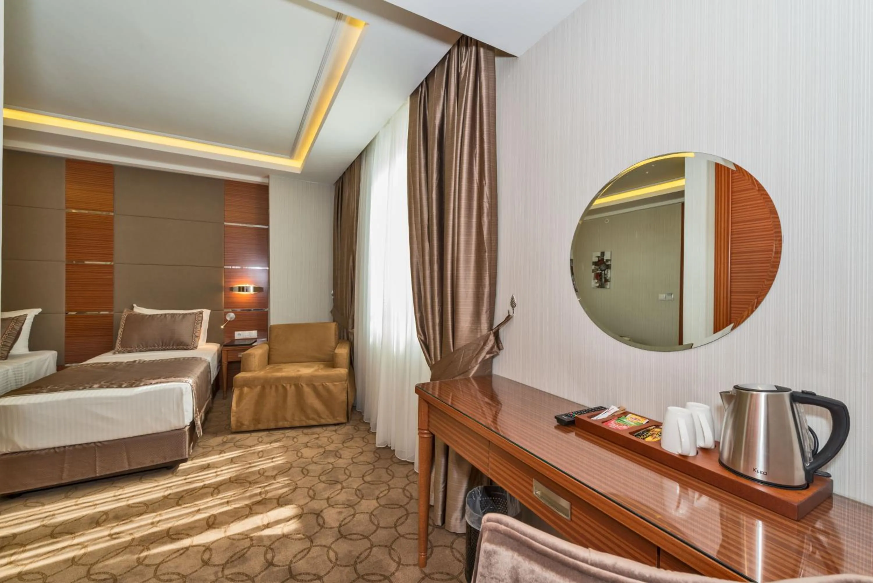 Photo of the whole room in Glorious Hotel