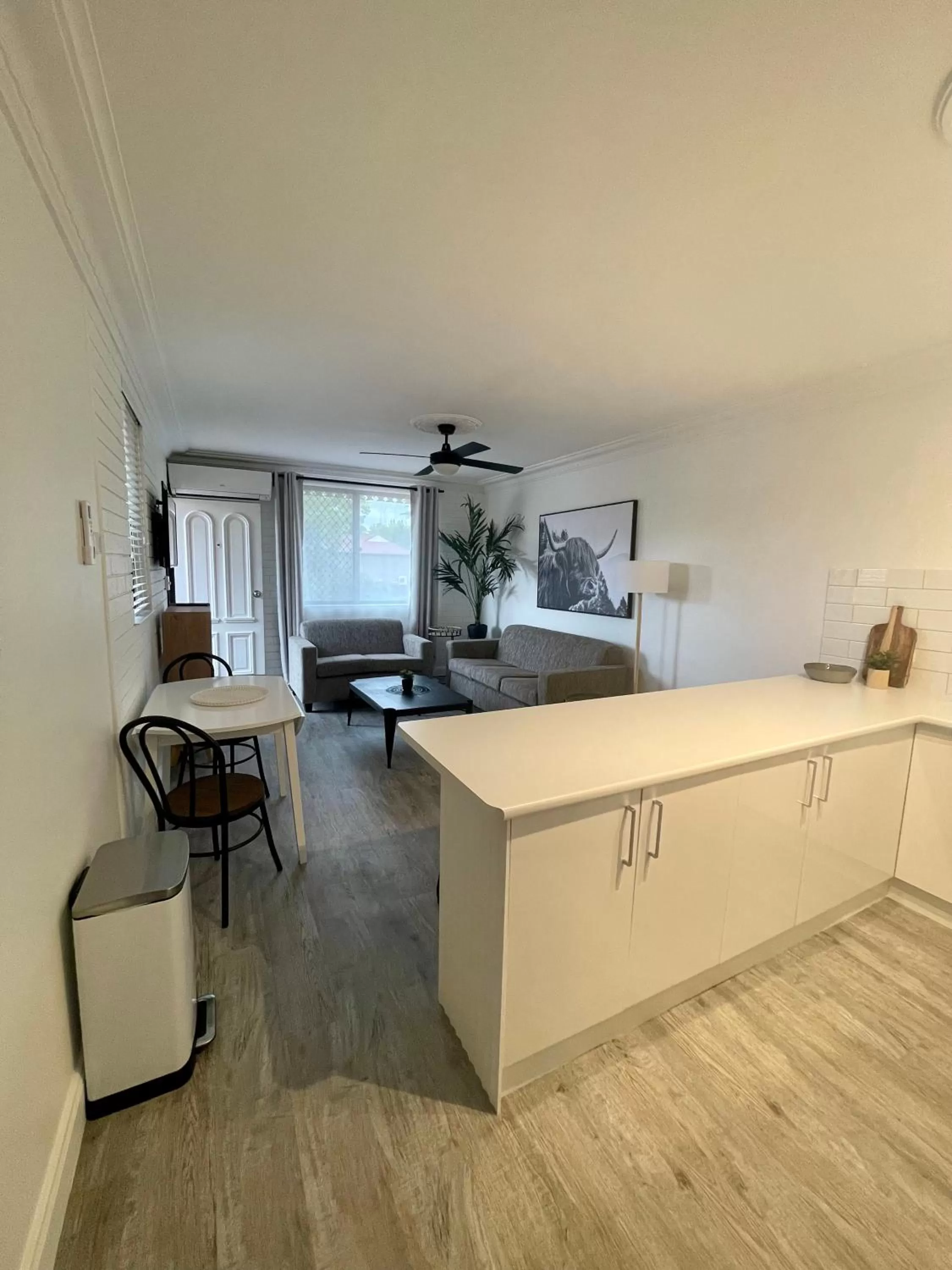 Bed in Estelle Kramer Motel