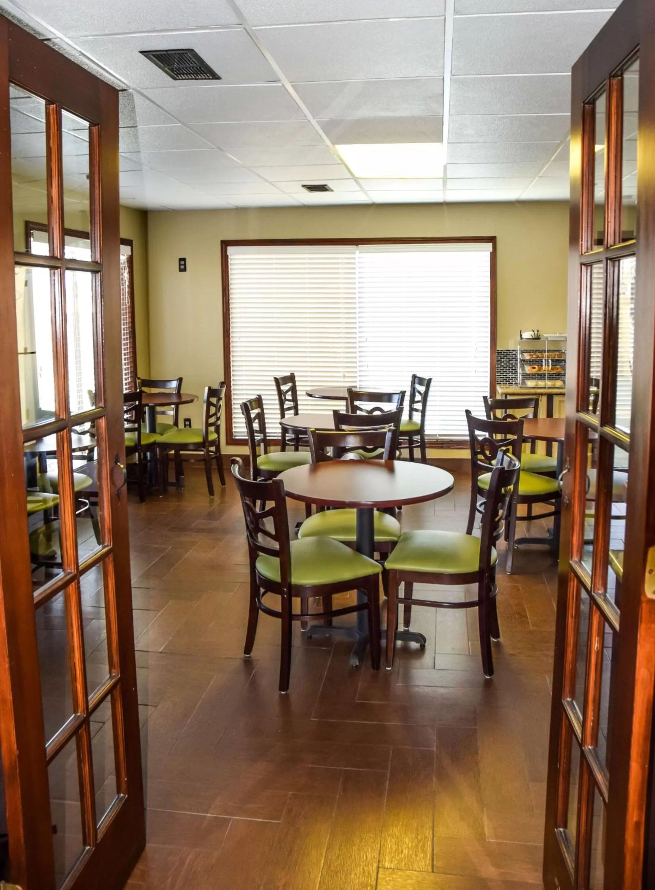 Restaurant/Places to Eat in Best Western Fairwinds Inn