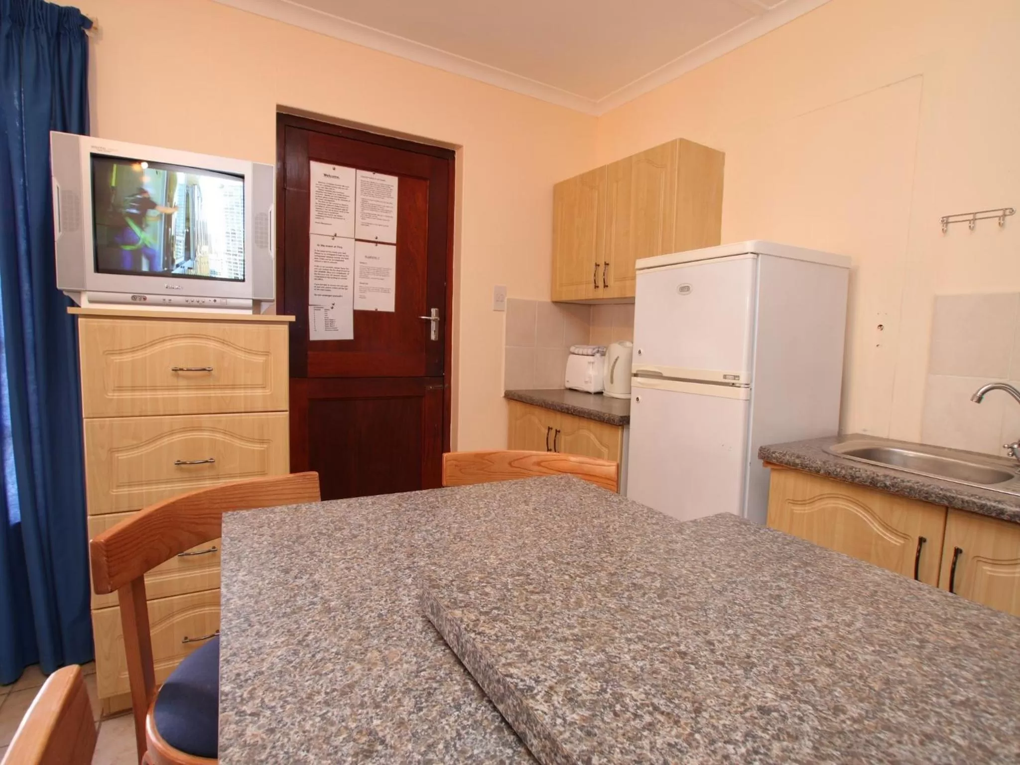 Kitchen or kitchenette in Gooderson Knysna Chalets