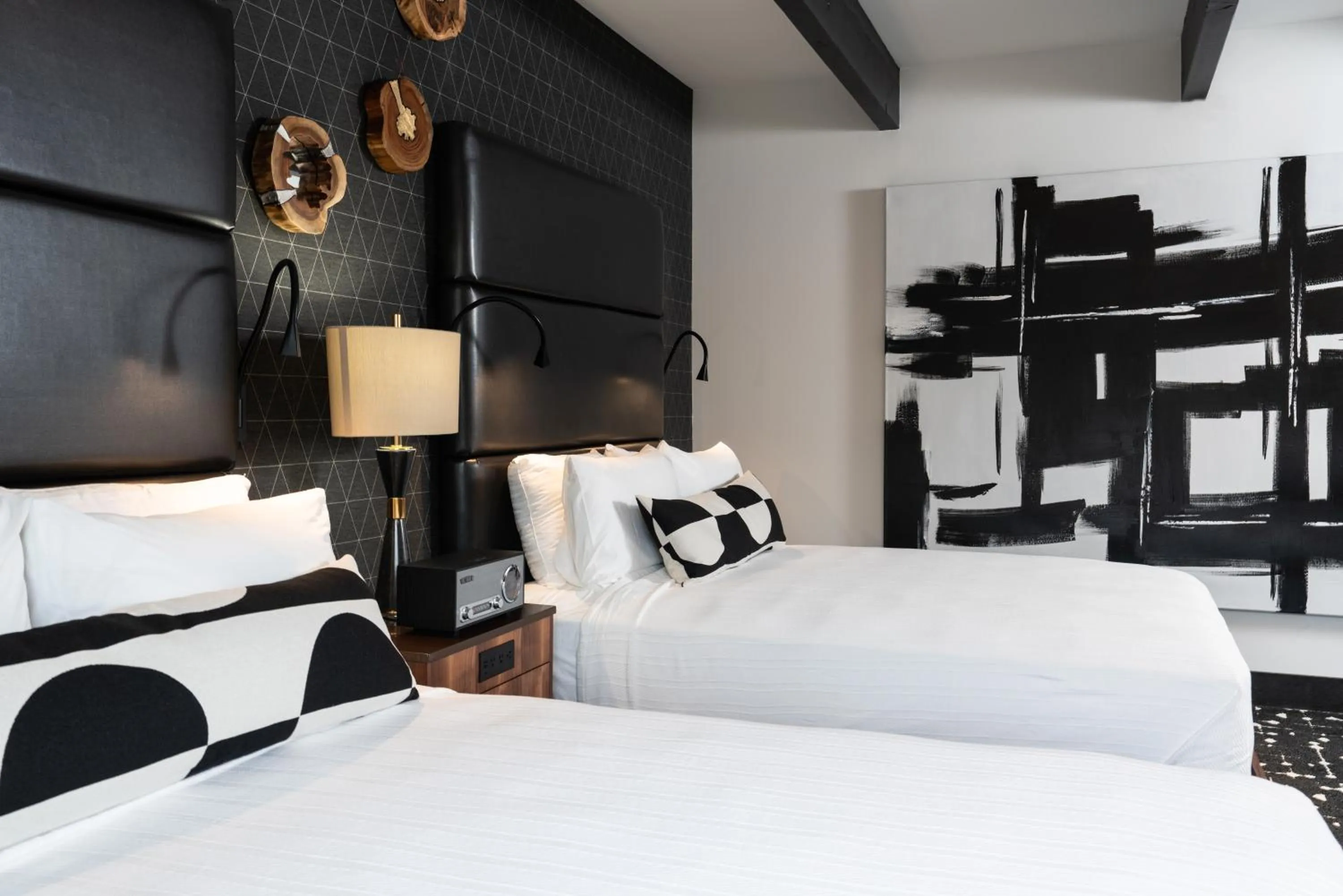 Bedroom, Bed in The Earl in Charlevoix