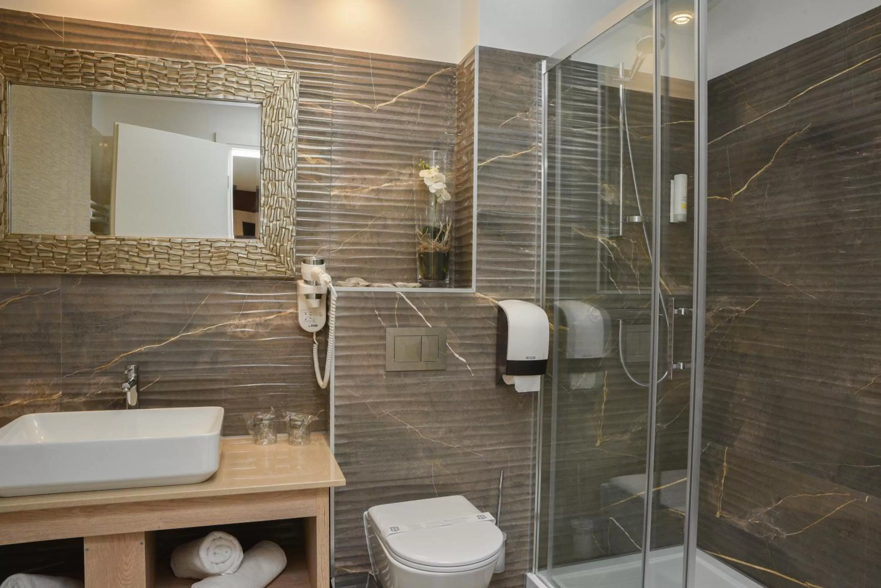 Shower in Hotel Meduza