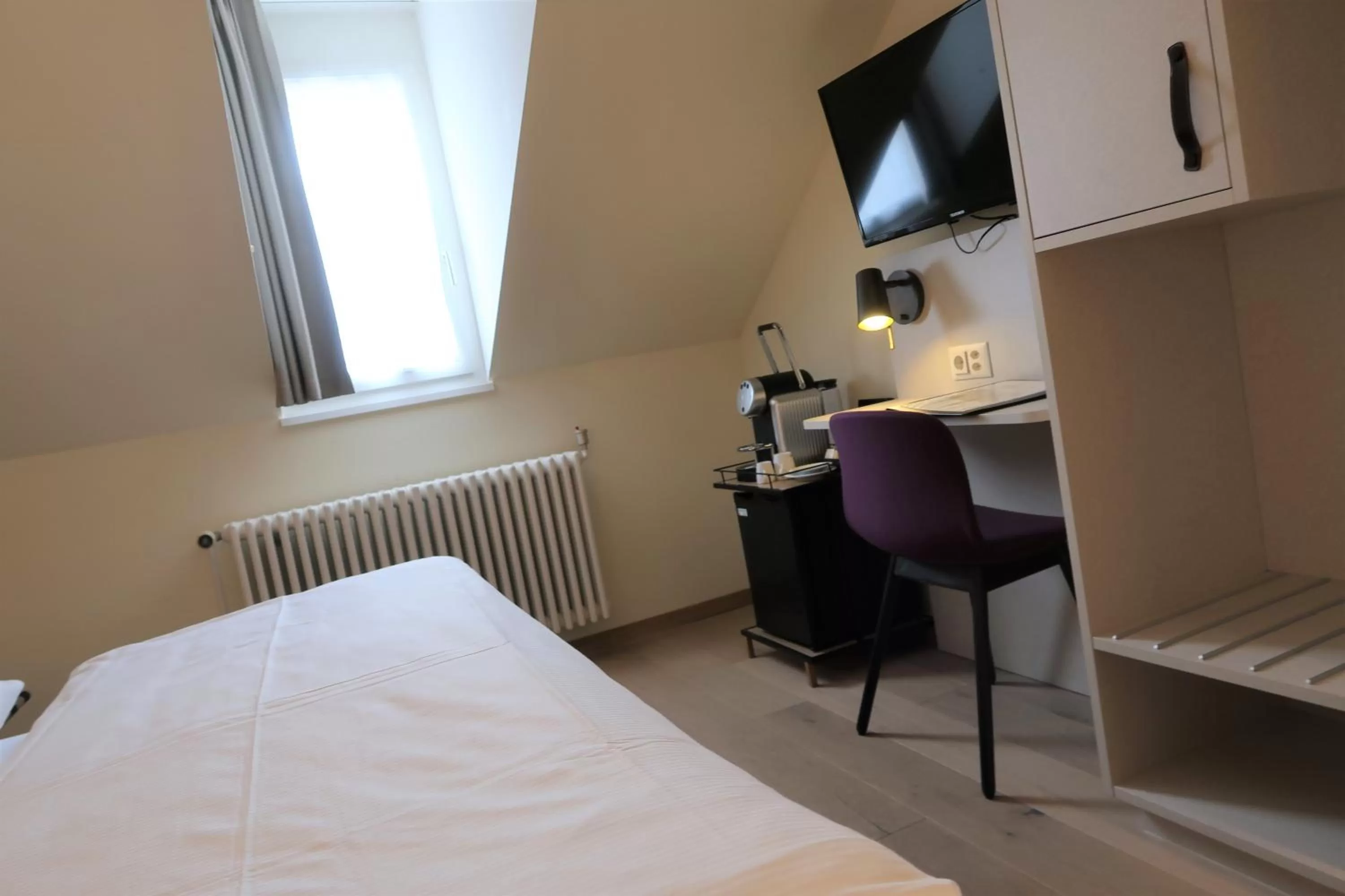Photo of the whole room, Bed in Kreuz Bern Modern City Hotel