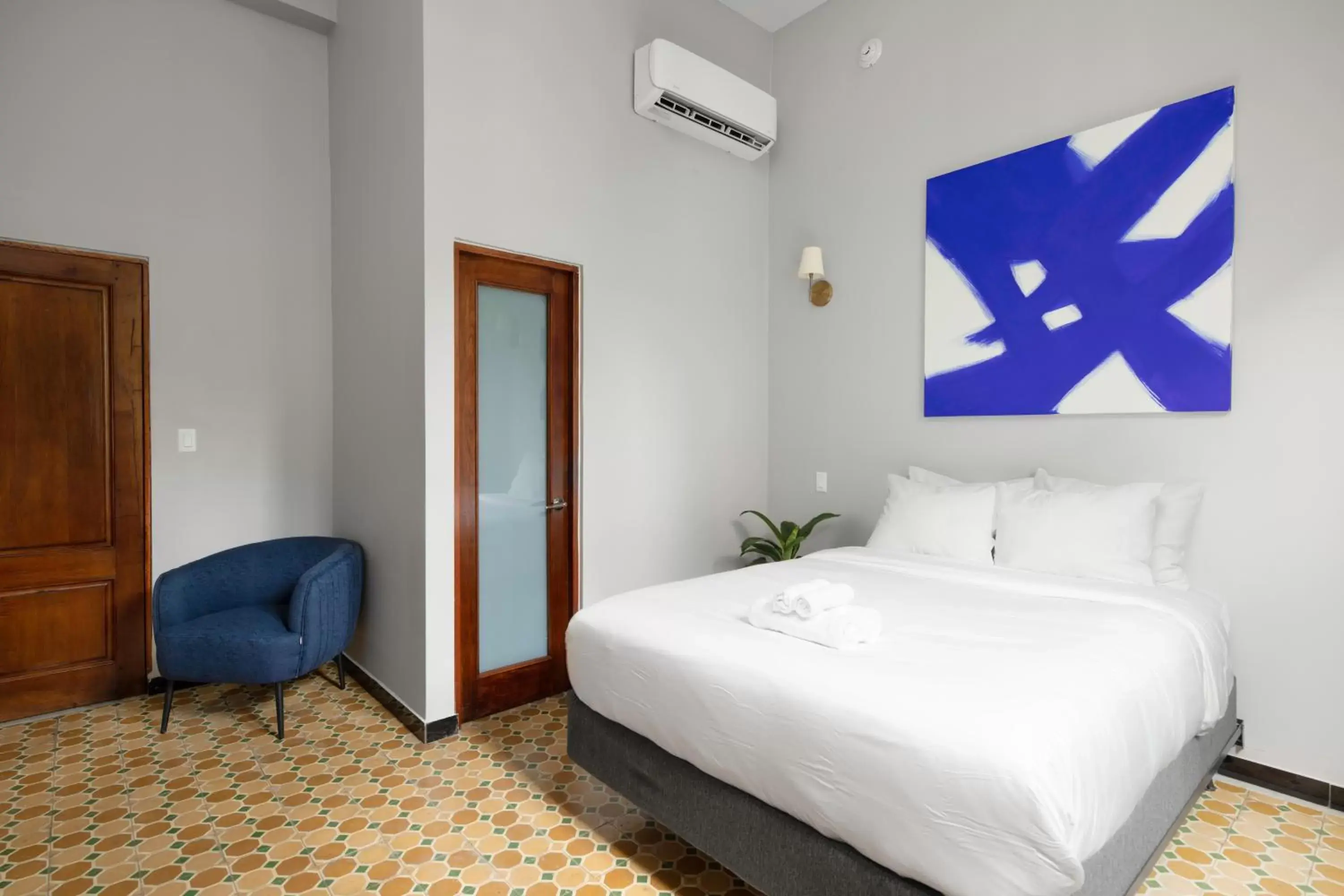 Queen Room in EL Colonial Open Bar Adults Only Queen Room in EL Colonial Open Bar Adults Only