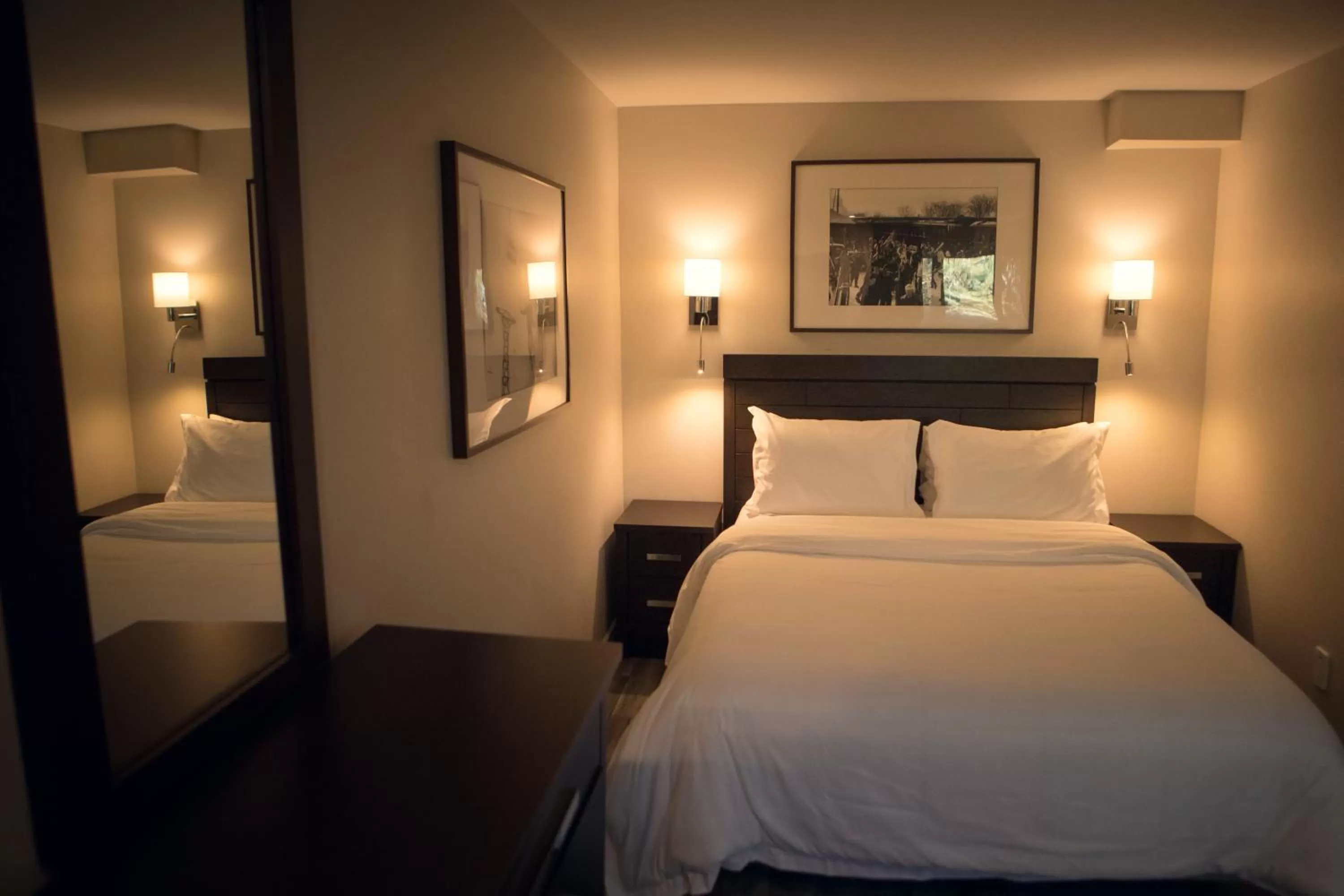 Bed in Le Montagnard, Auberge Hôtel & Chalets