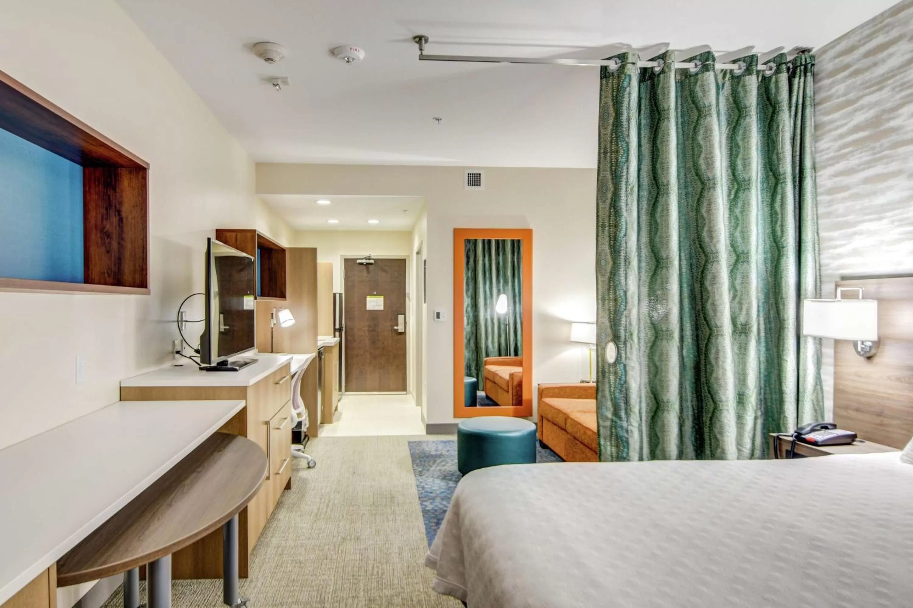 Bedroom, Bed in Home2 Suites By Hilton Foley