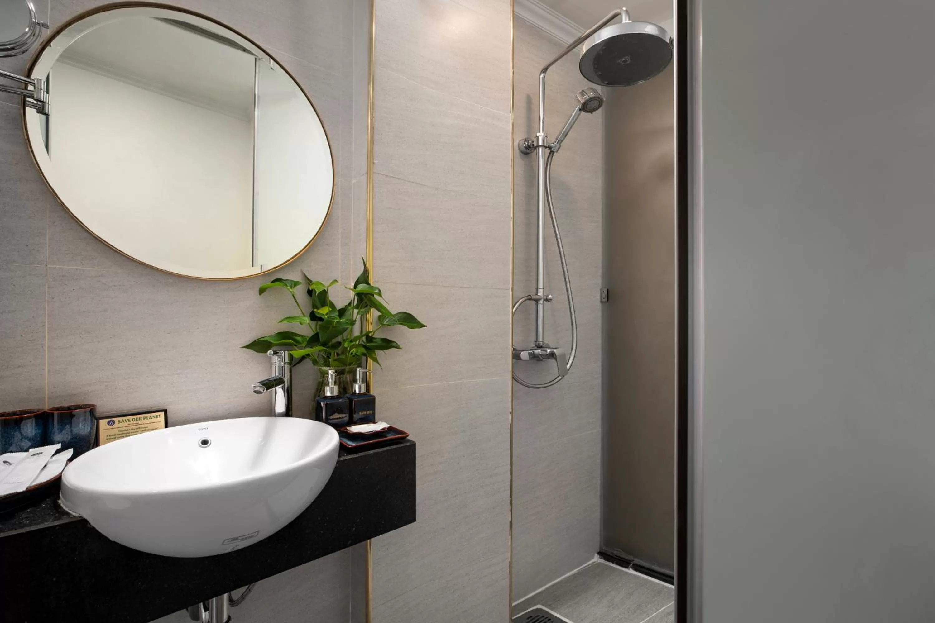 Bathroom in Hanoi Backpackers Hostel & Rooftop bar