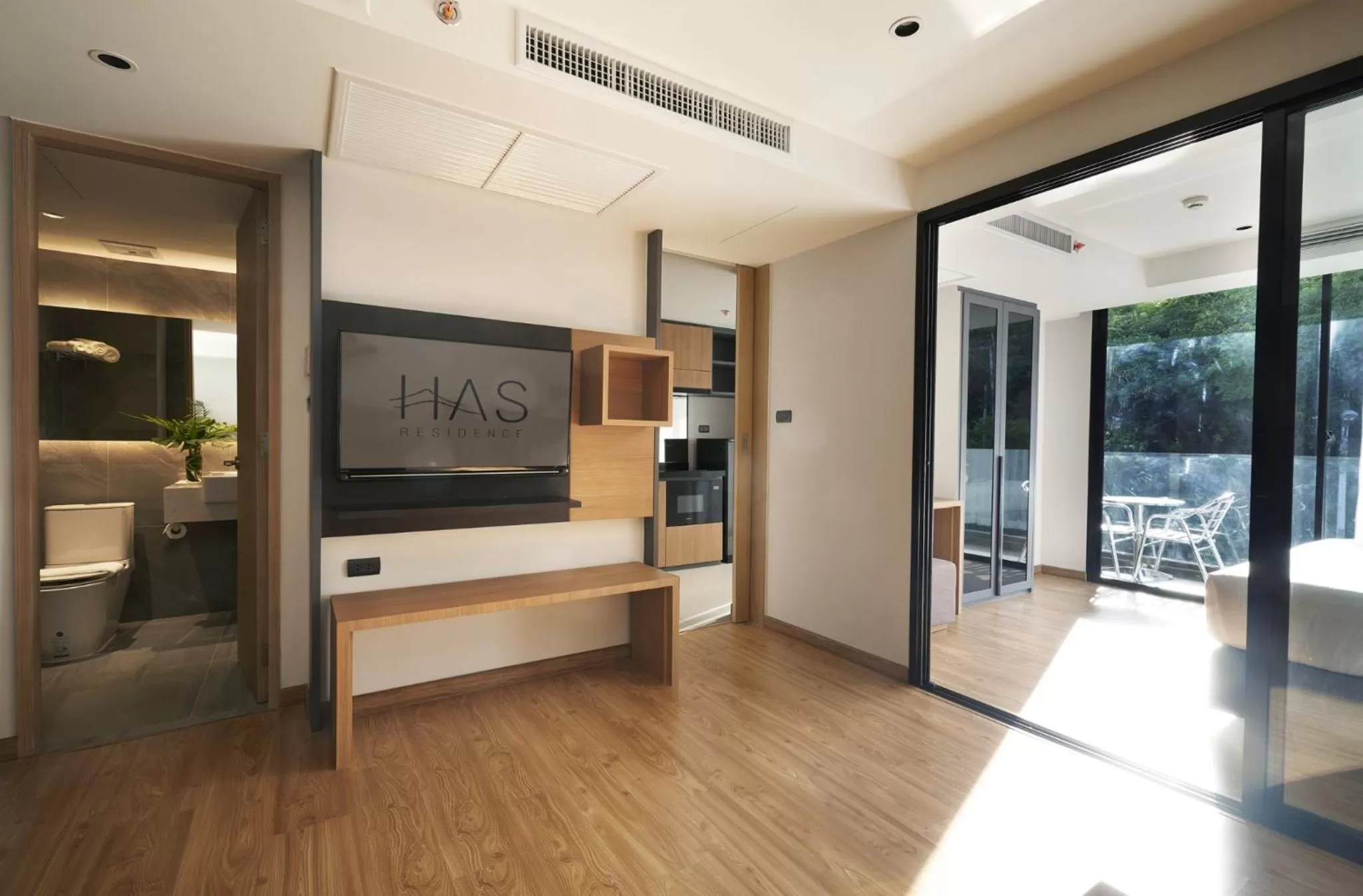 Communal lounge/ TV room in Has Pattaya