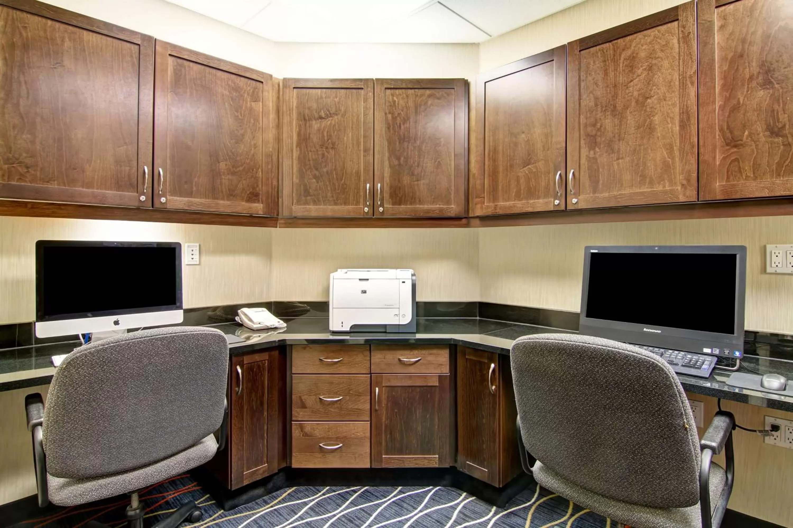 Business facilities in Hampton Inn & Suites Red Deer