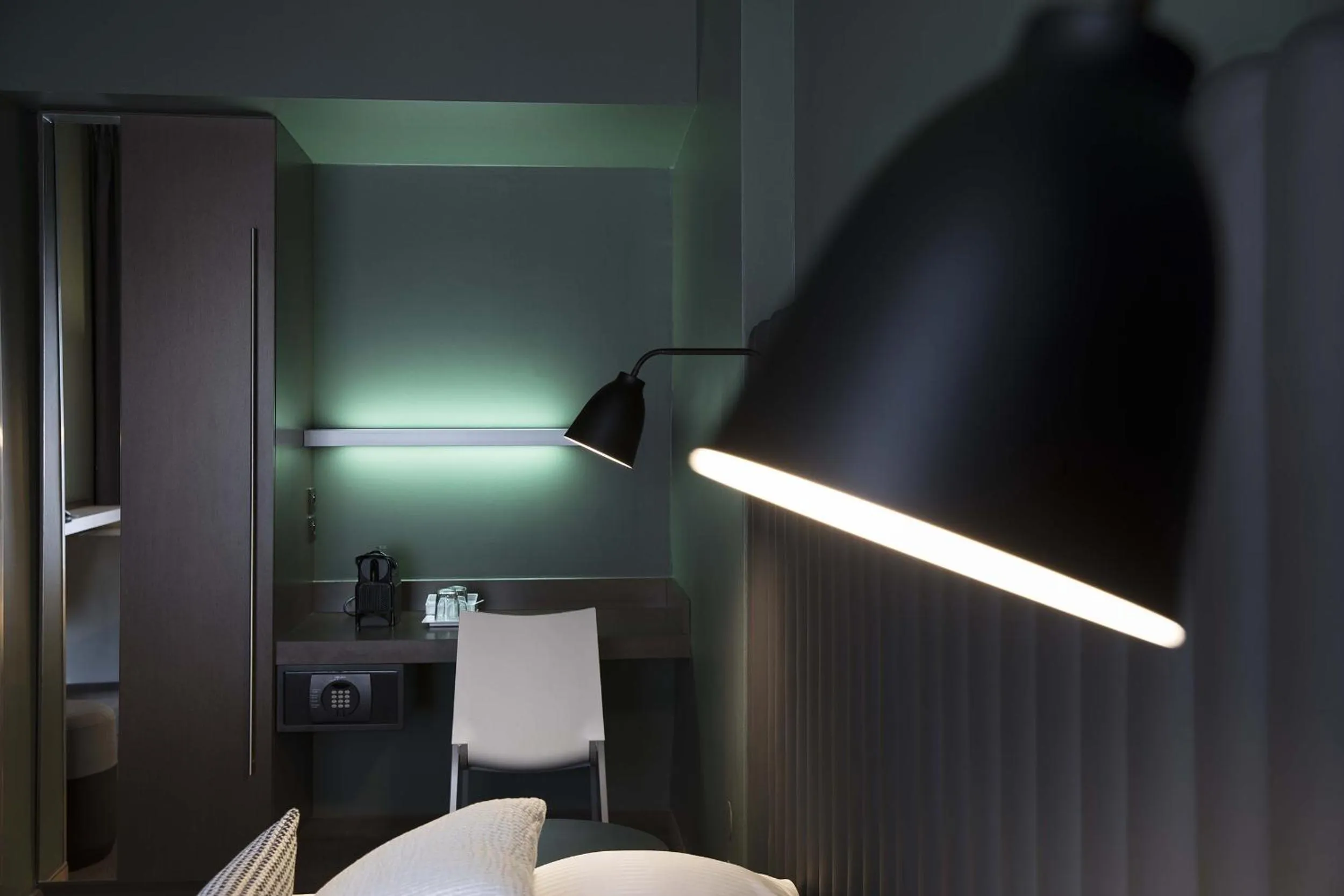 Bedroom in Hôtel Diana Dauphine