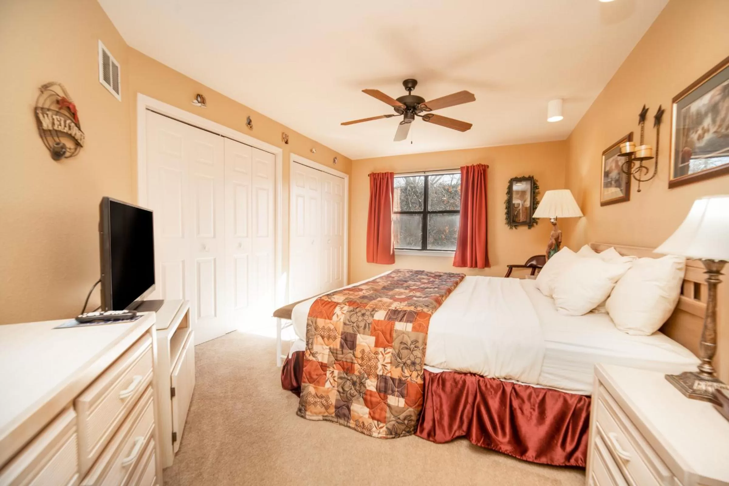 Bed in Pointe Royale Golf Resort