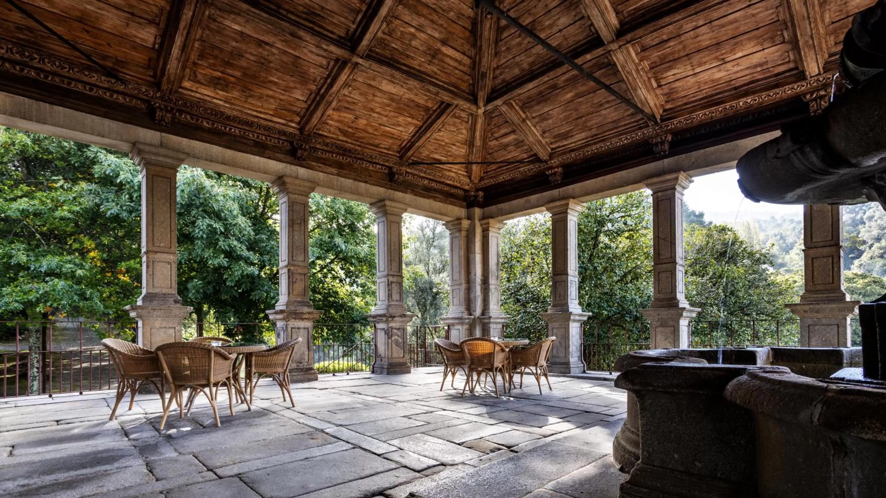 Patio in Pousada Mosteiro de Guimaraes