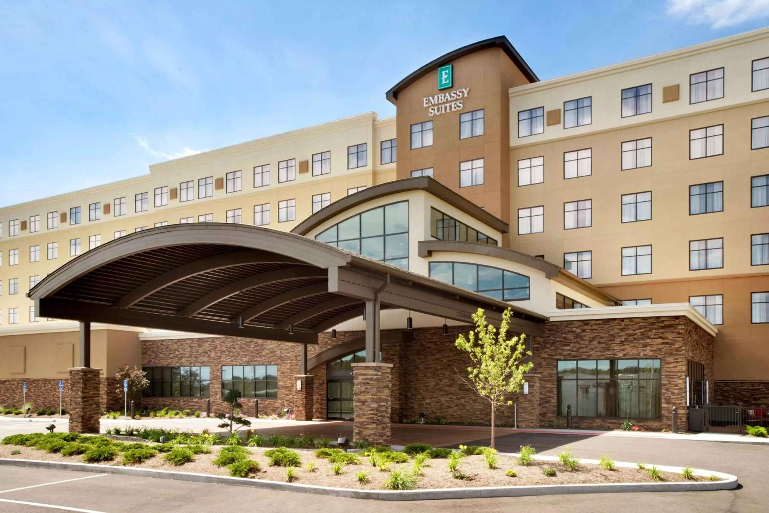 Property building in Embassy Suites by Hilton Akron Canton Airport