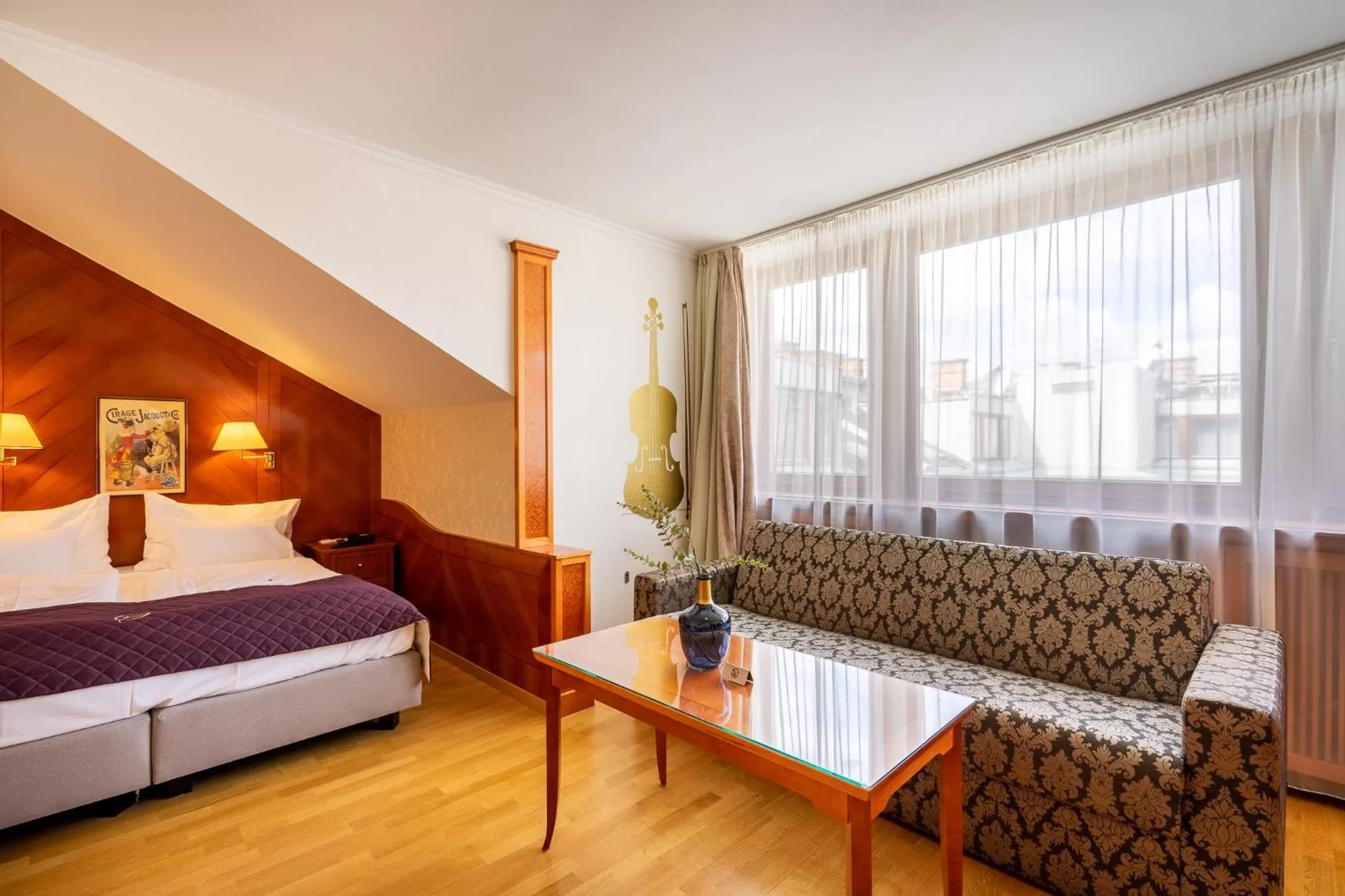 Living room, Bed in Hotel Am Schubertring