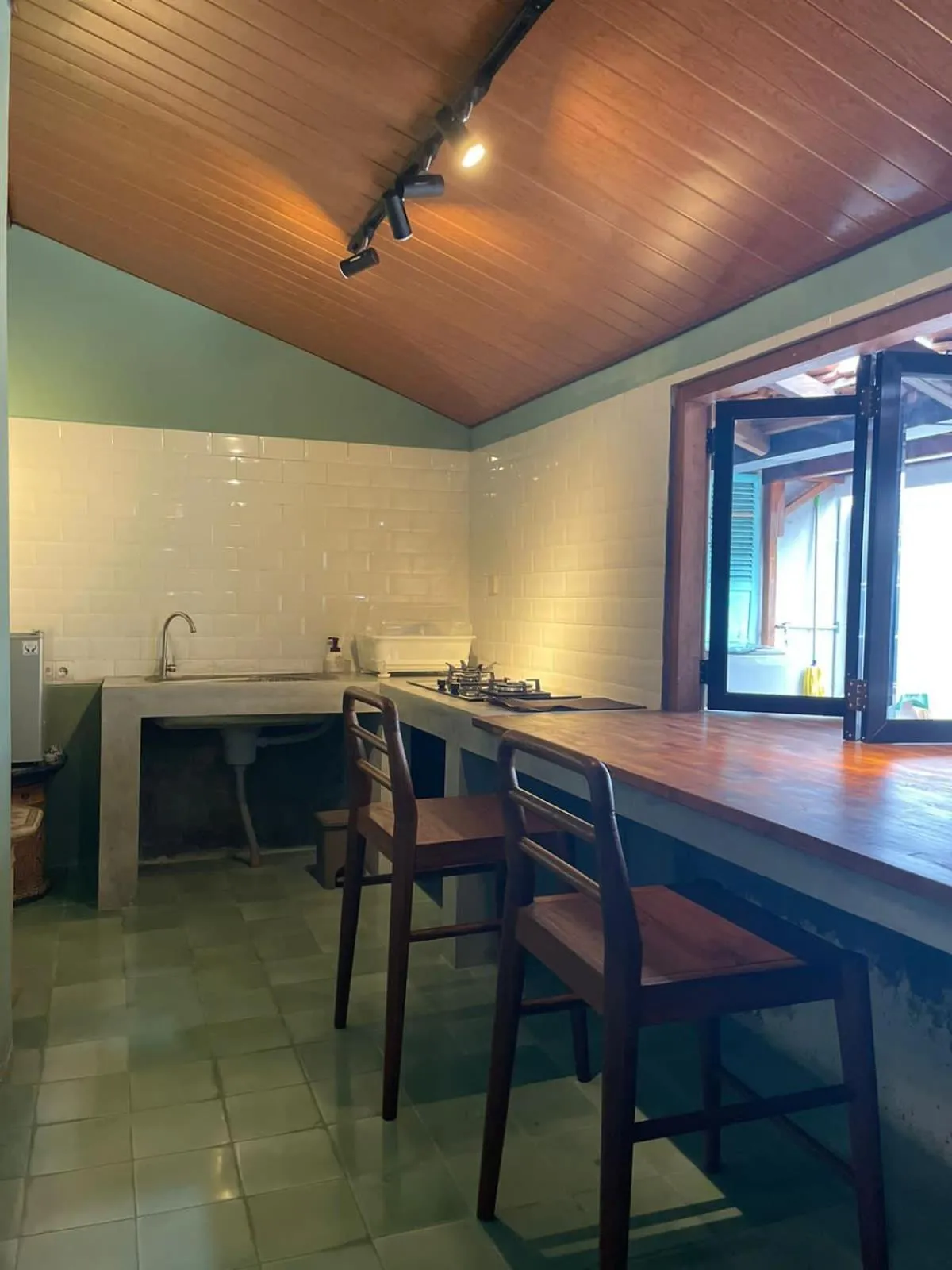 Kitchen or kitchenette in Pamularsih Homestay