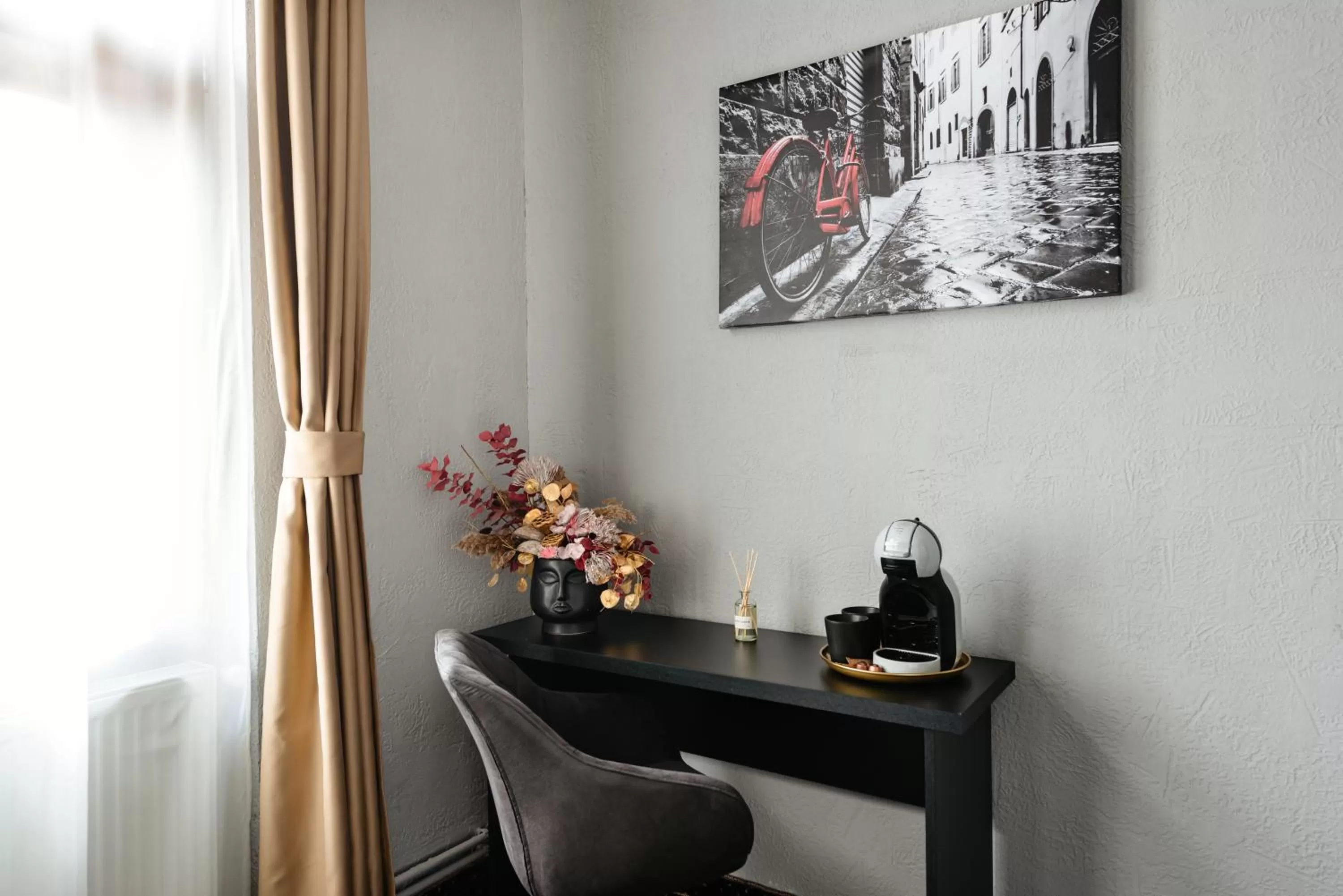 Coffee/tea facilities in Palace Bulevard Inn