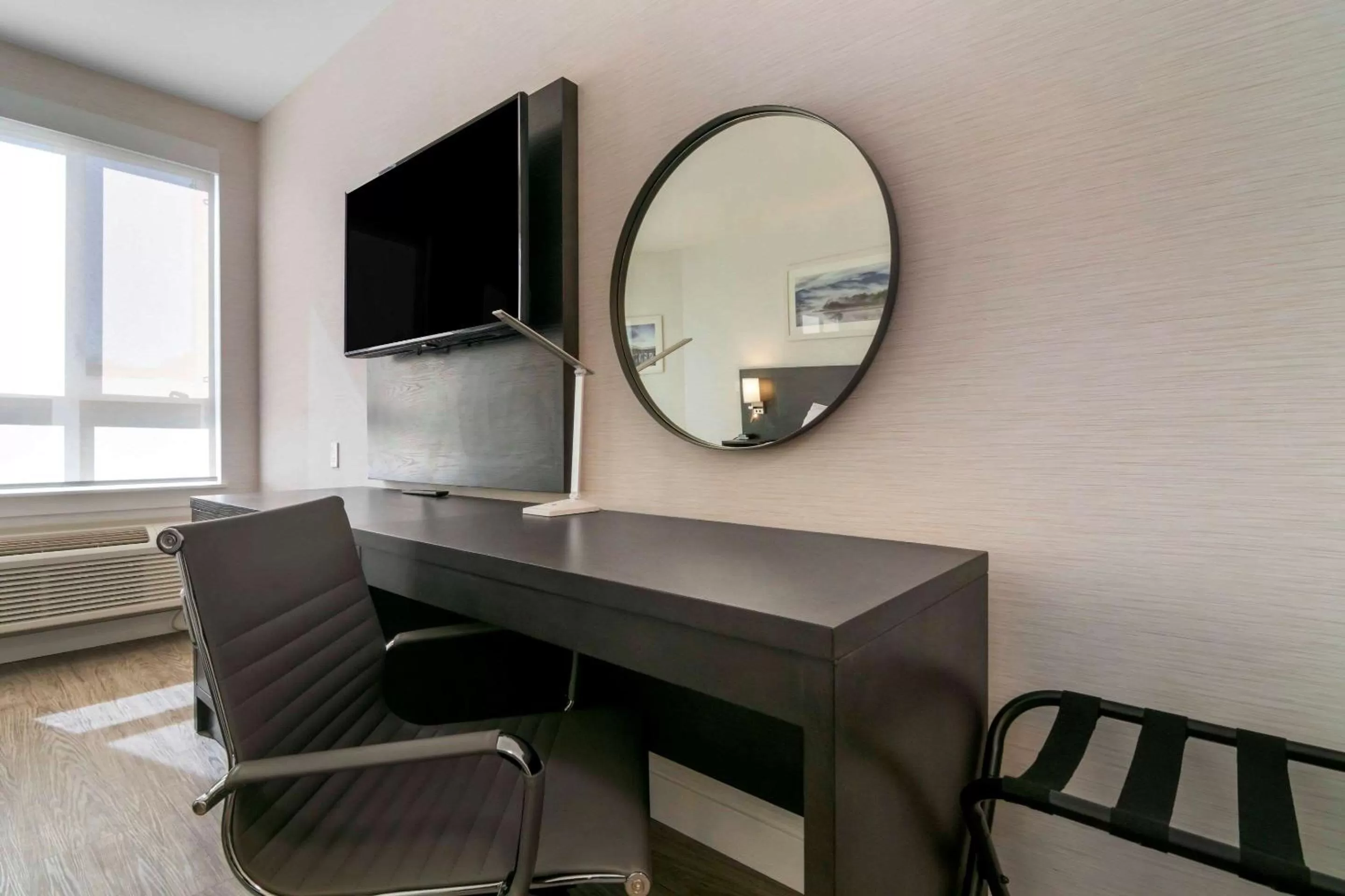 Photo of the whole room in Quality Inn