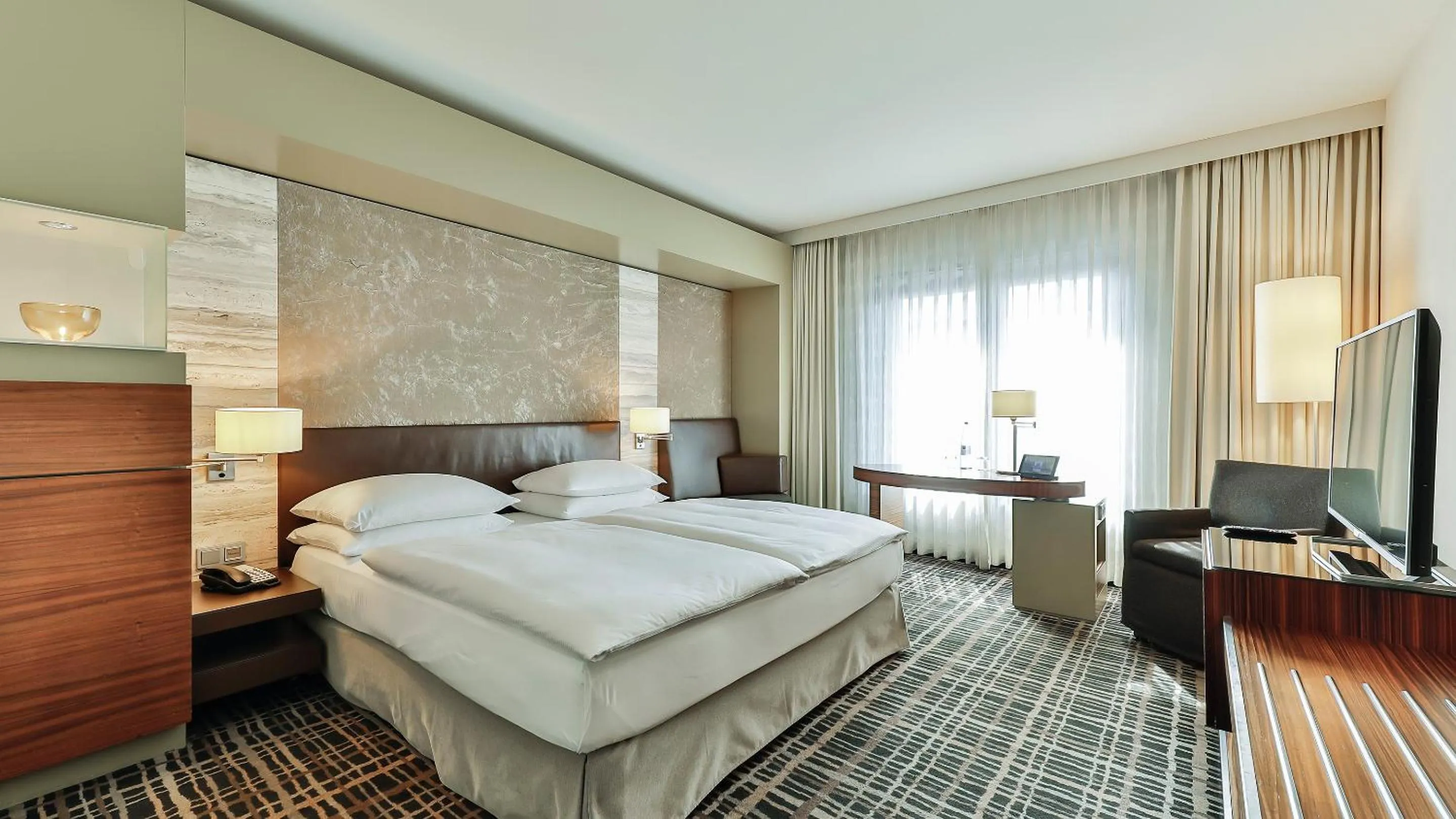 Bedroom, Bed in Dorint Hotel am Heumarkt Köln