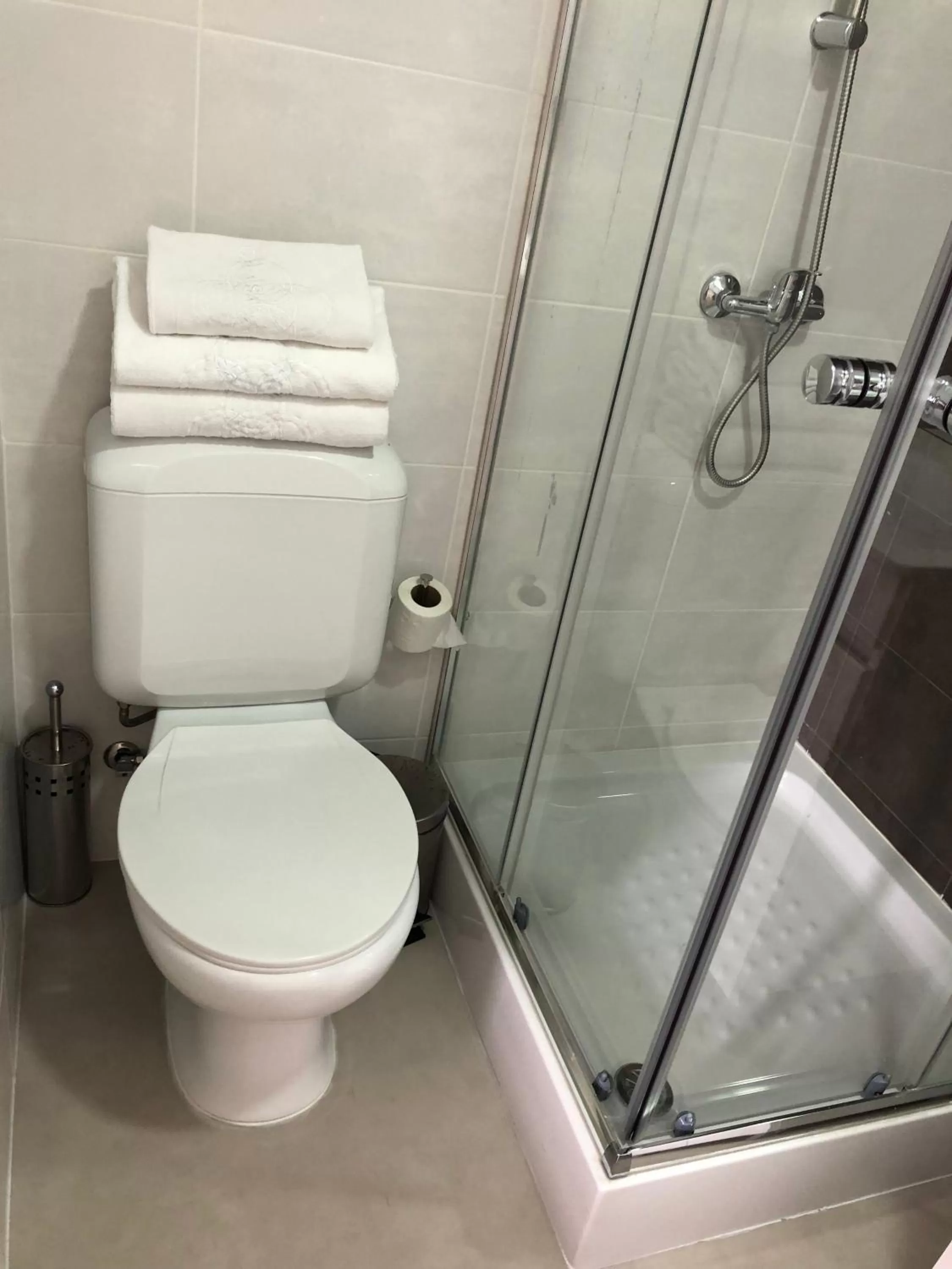 Shower in São Bento na Alta