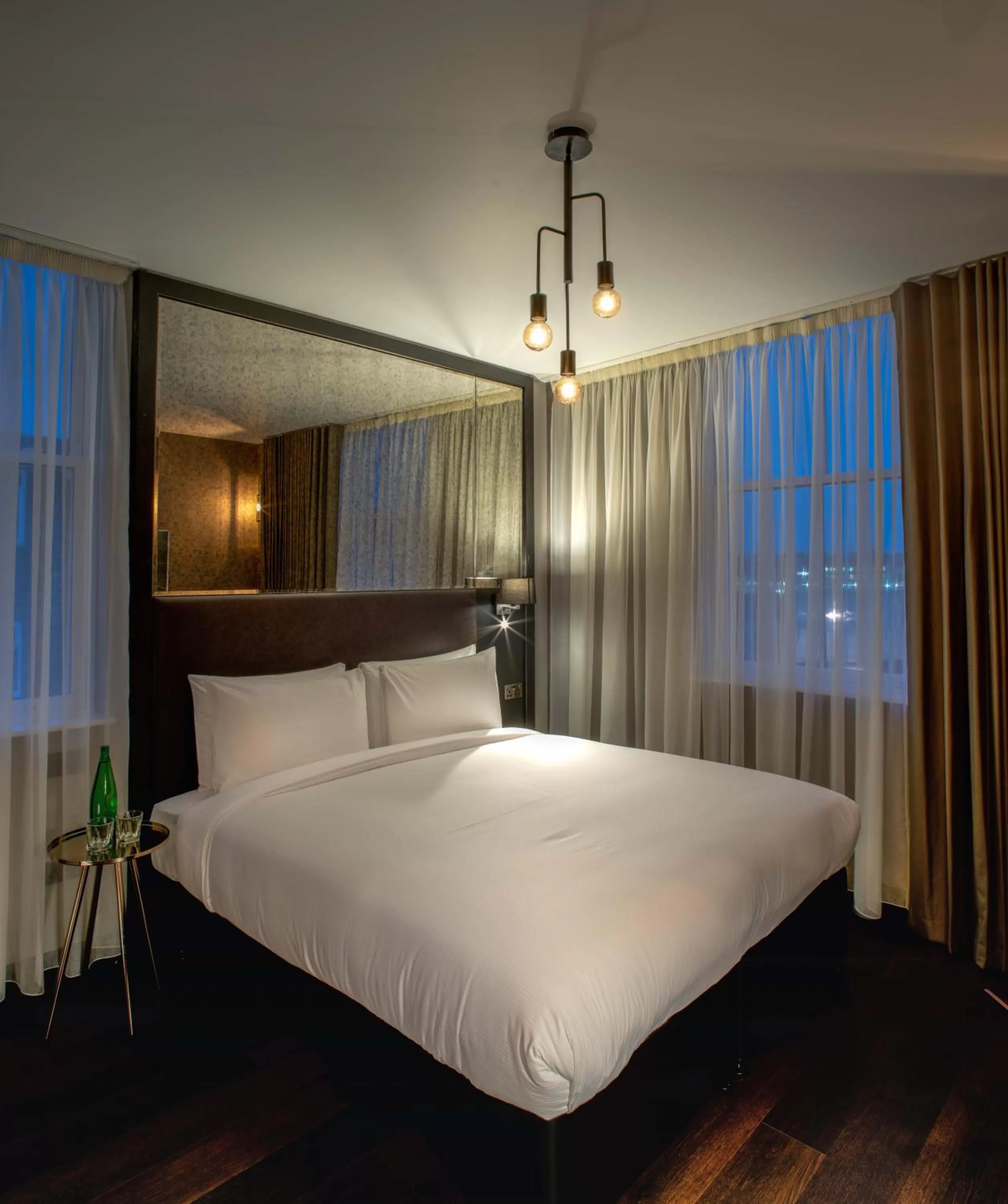 Bed in Camden Enterprise Hotel