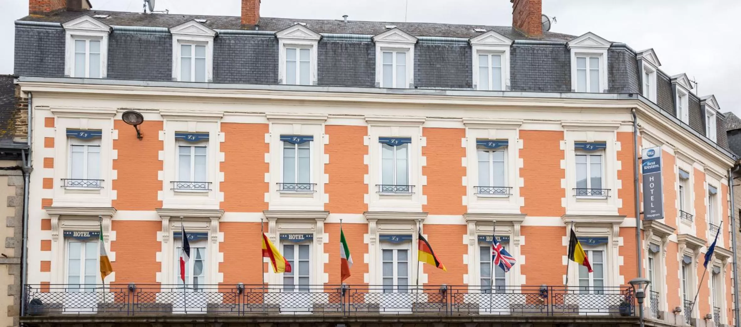 Property building in Best Western Hôtel Des Voyageurs