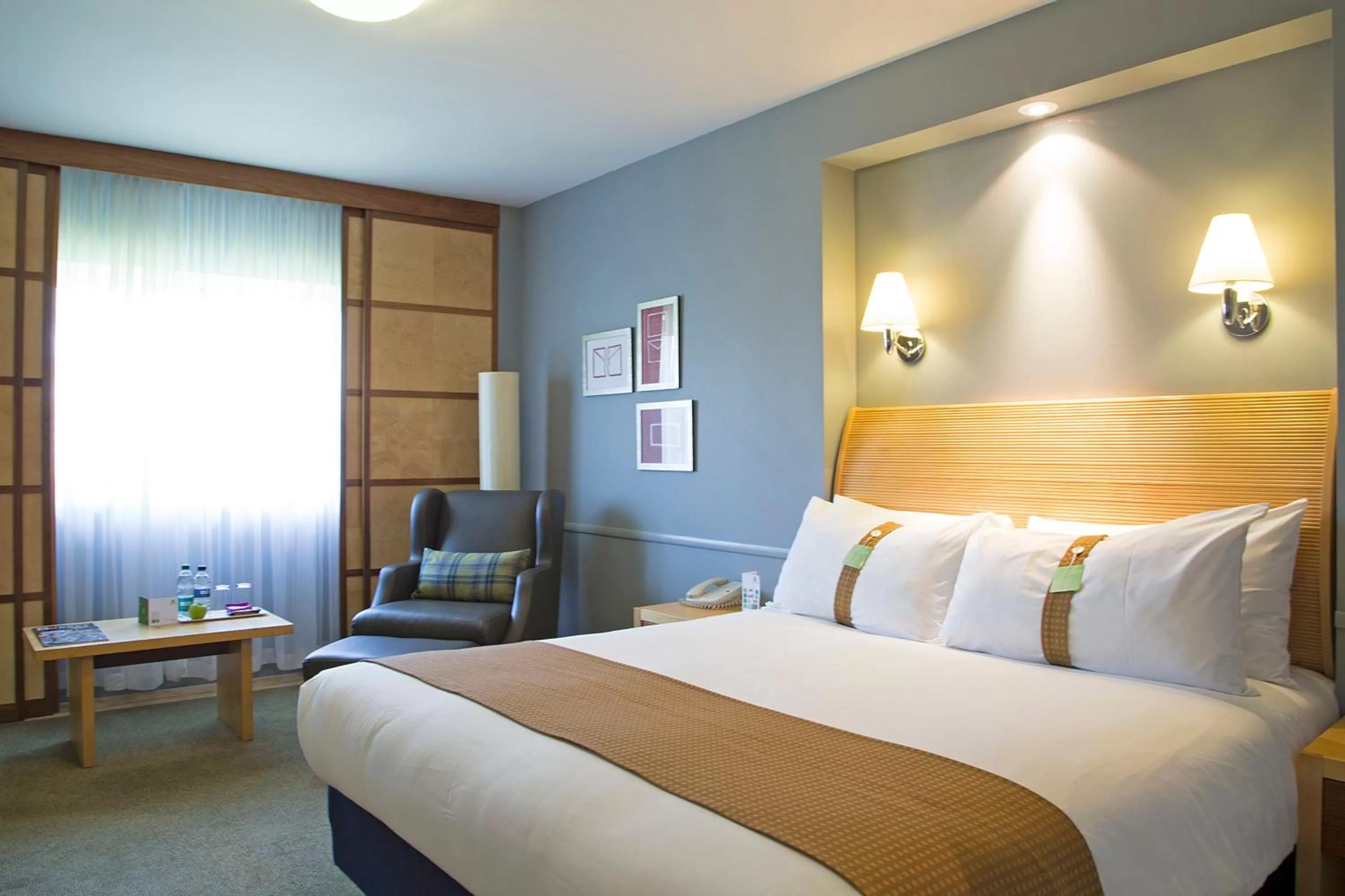 Photo of the whole room, Bed in Holiday Inn Guildford by IHG