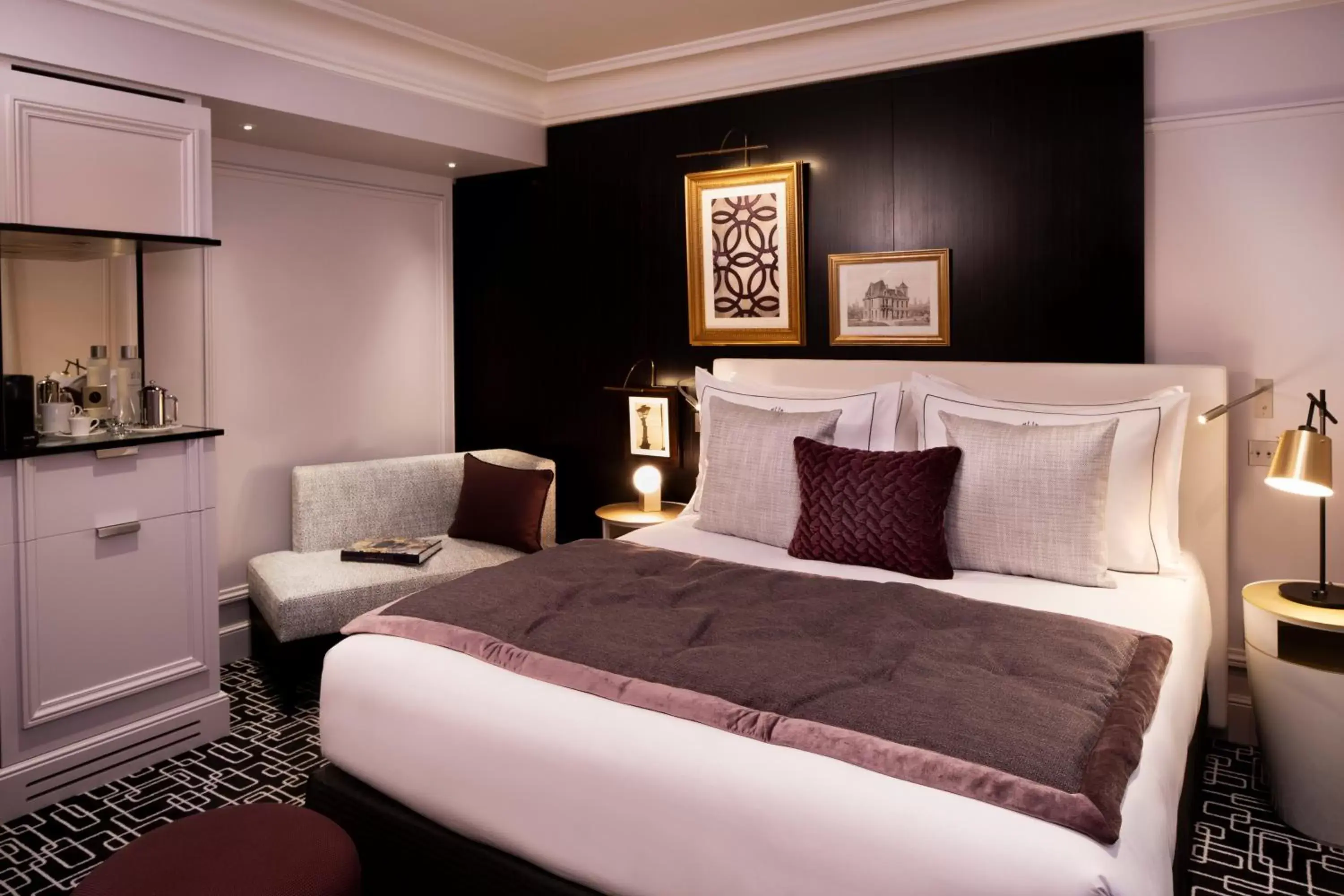 Boutique Room with Eiffel Tower View and with Access to Pool and Fitness in Le Damantin Hôtel & Spa Boutique Room with Eiffel Tower View and with Access to Pool and Fitness in Le Damantin Hôtel & Spa