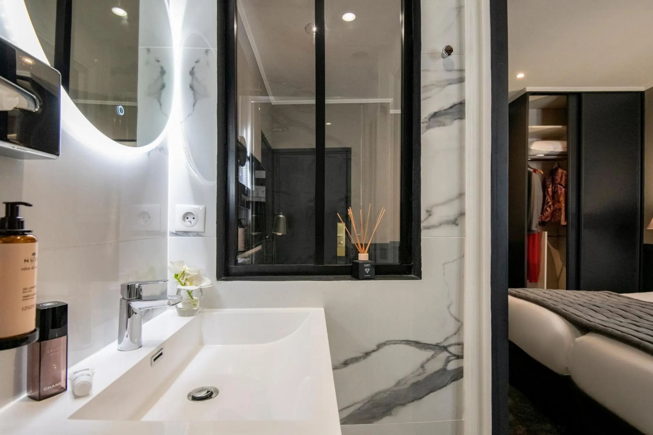 Bed in Best Western Plus Nice Cosy Hotel