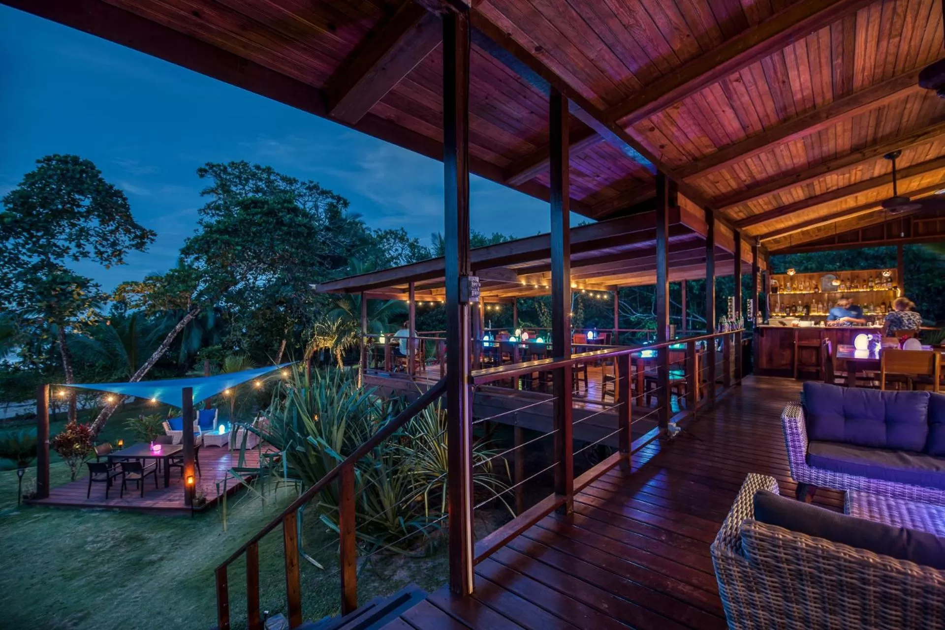 Restaurant/places to eat in Oasis Bluff Beach