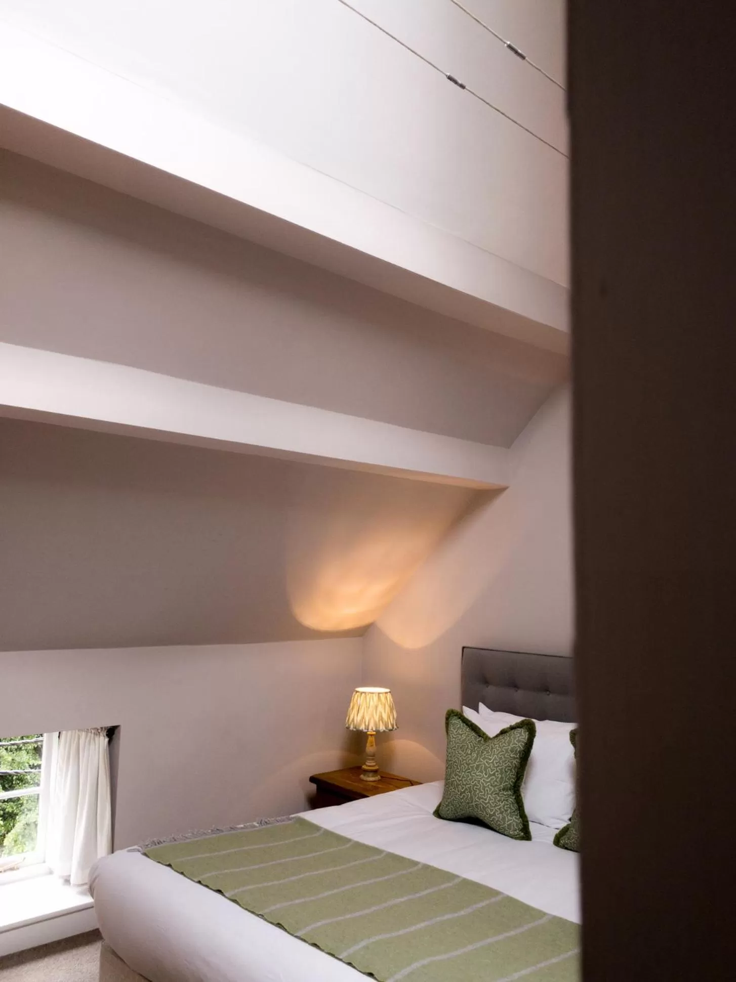 Bedroom, Bed in Bear and Ragged Staff