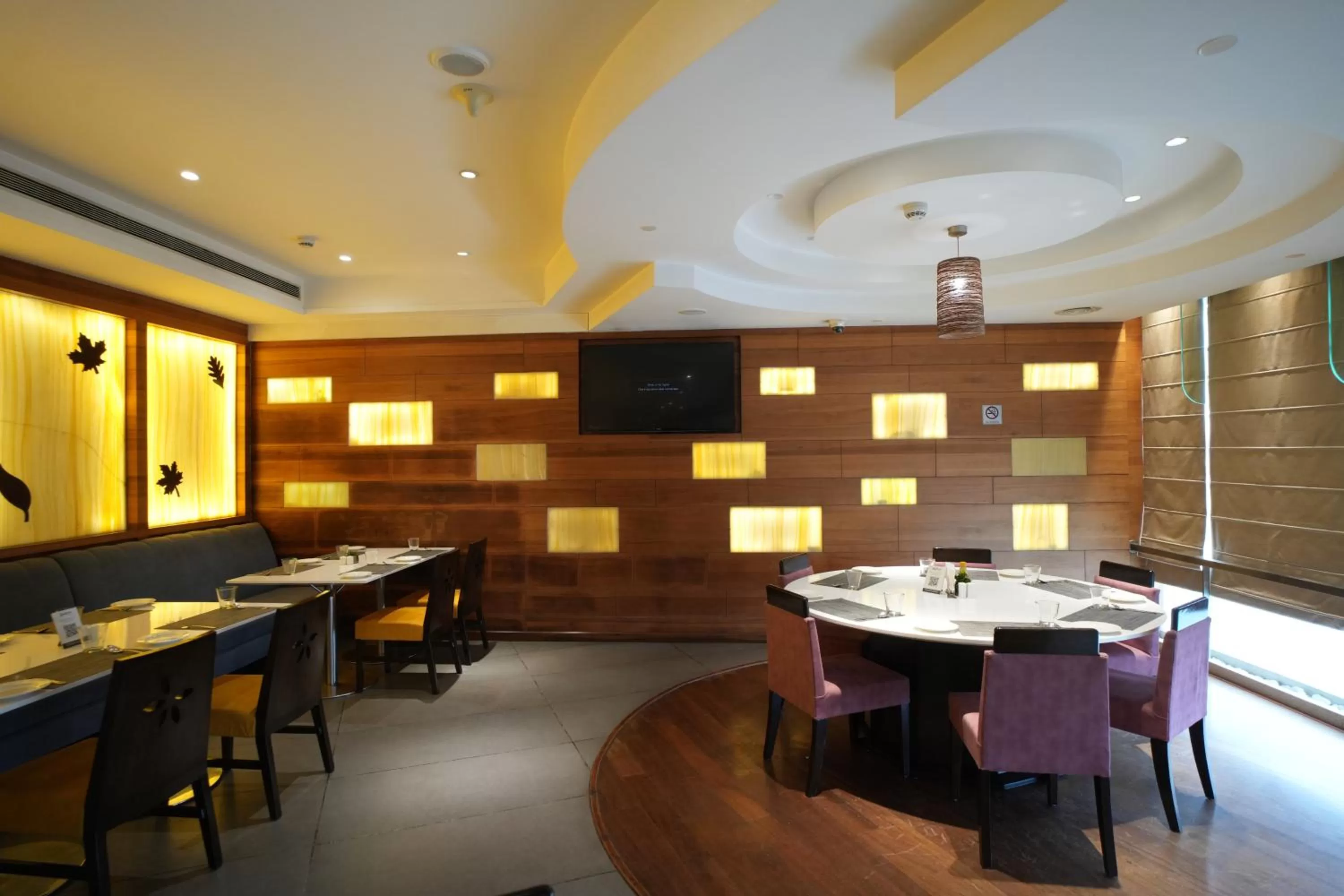 Restaurant/places to eat in Radisson Udaipur