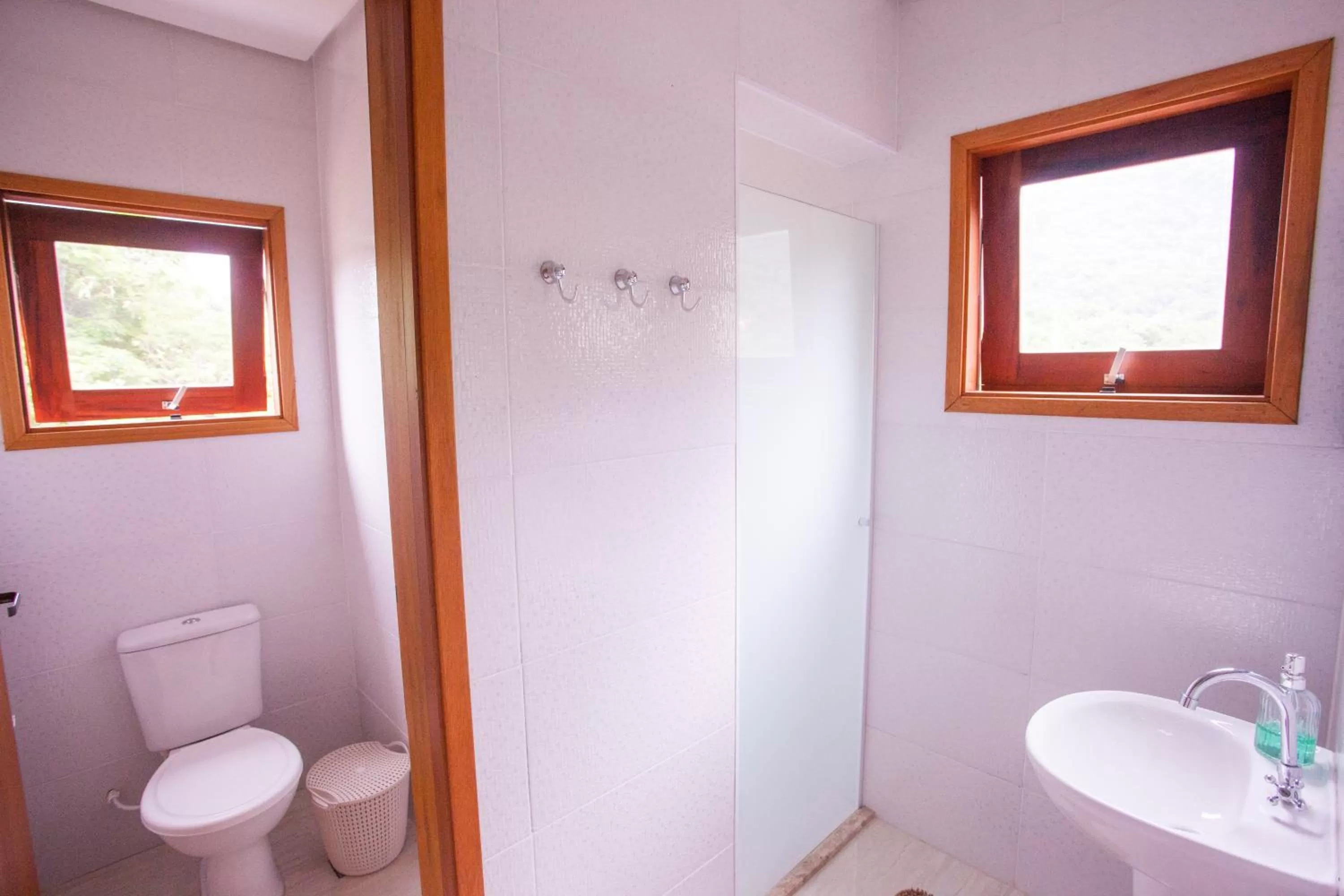 Toilet in Ubatuba Ecologic Pousada