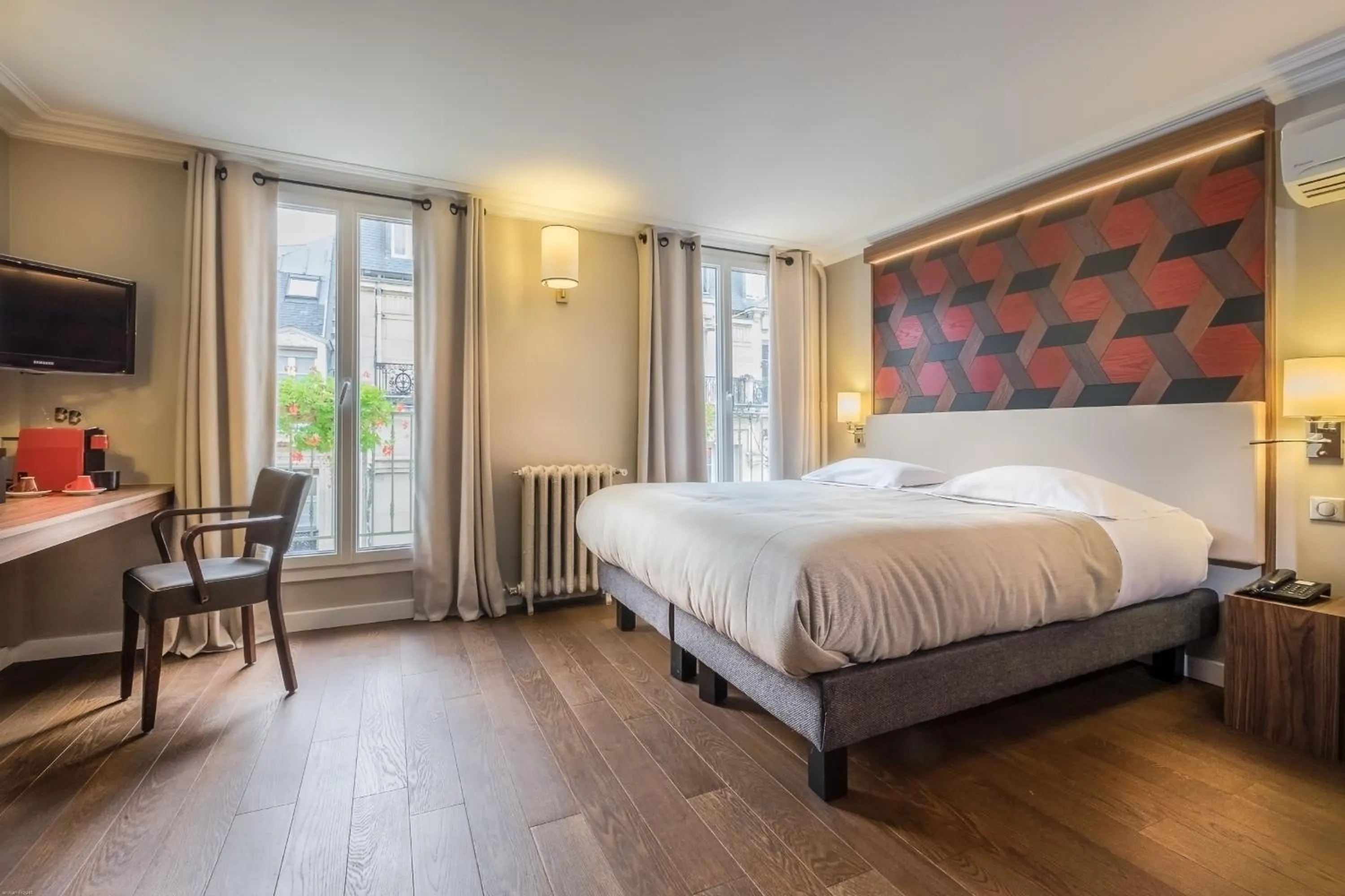 Bed in Hotel Concortel Paris