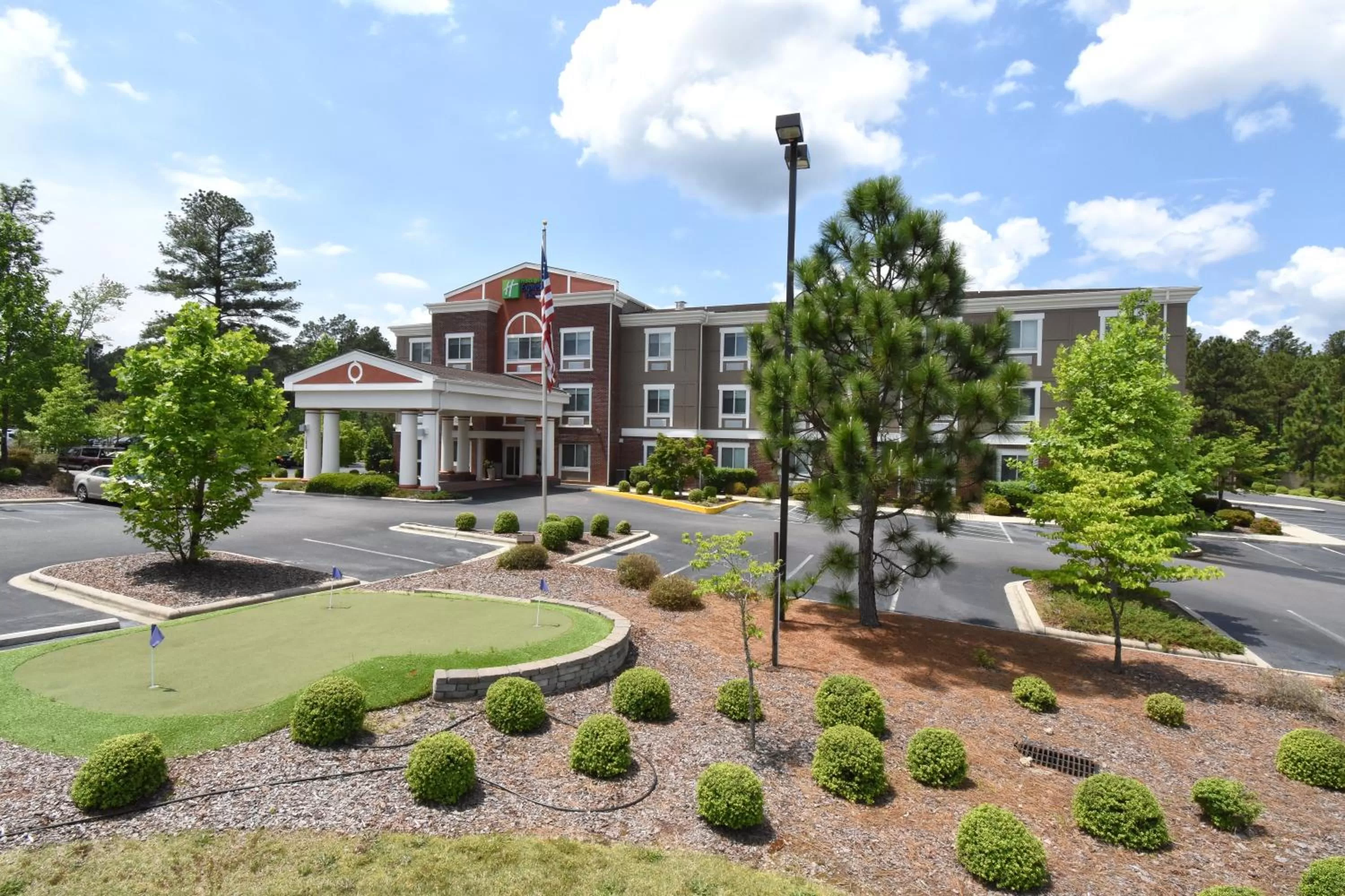 Property building in Holiday Inn Express & Suites Southern Pines-Pinehurst Area by IHG