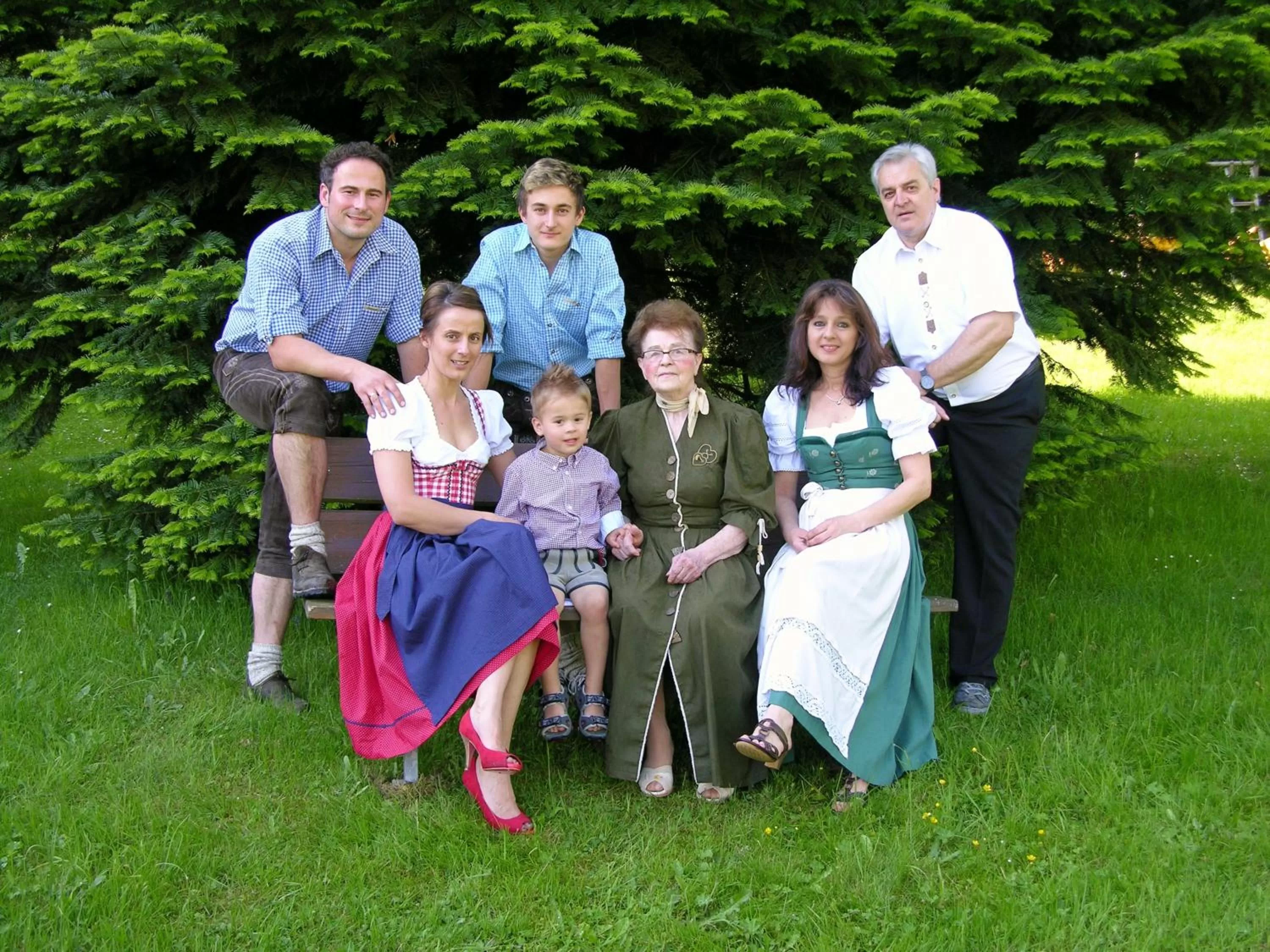 Family in GarniHotel - Arberblick