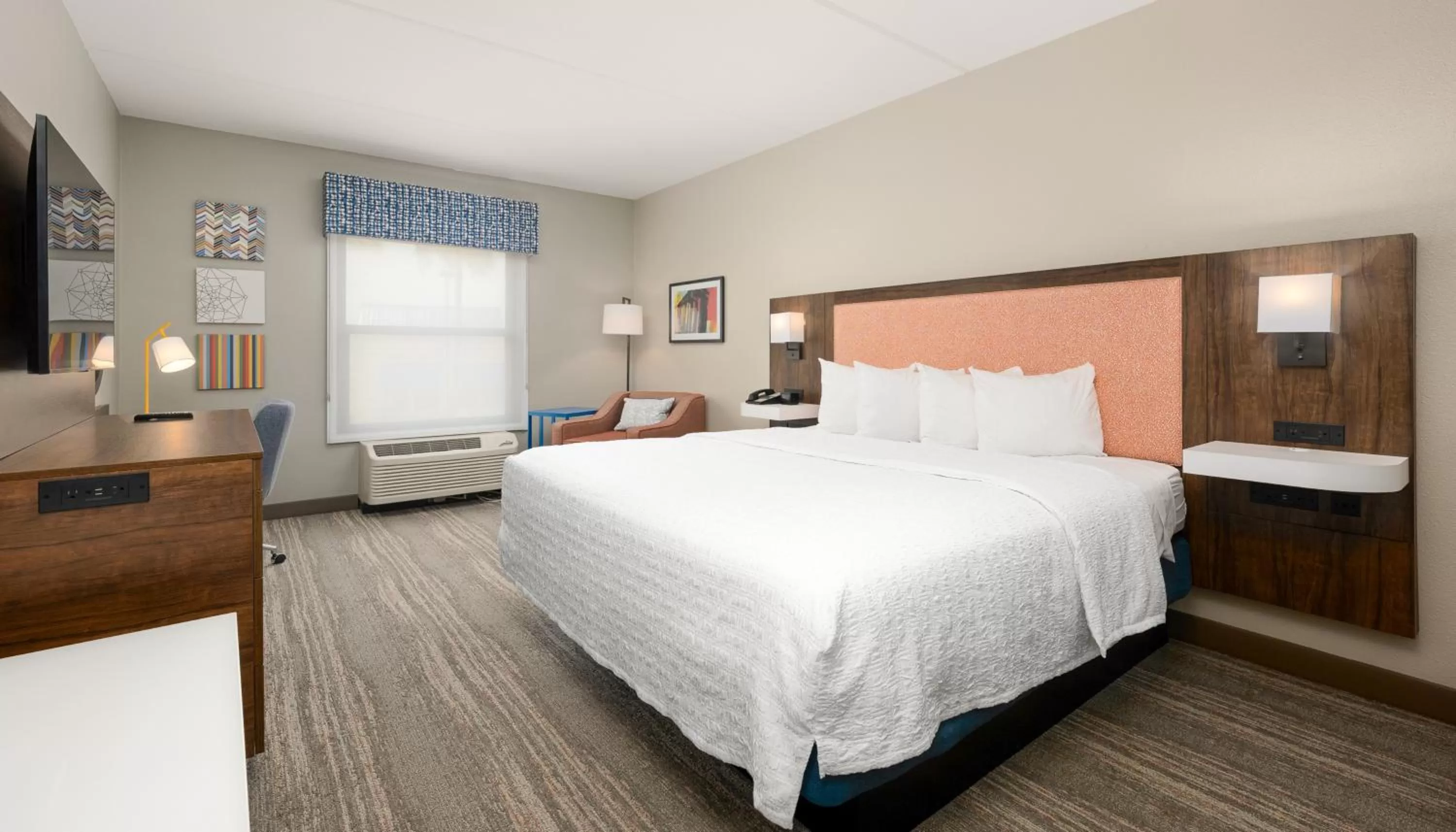 hair dresser, Bed in Hampton Inn & Suites Harlingen
