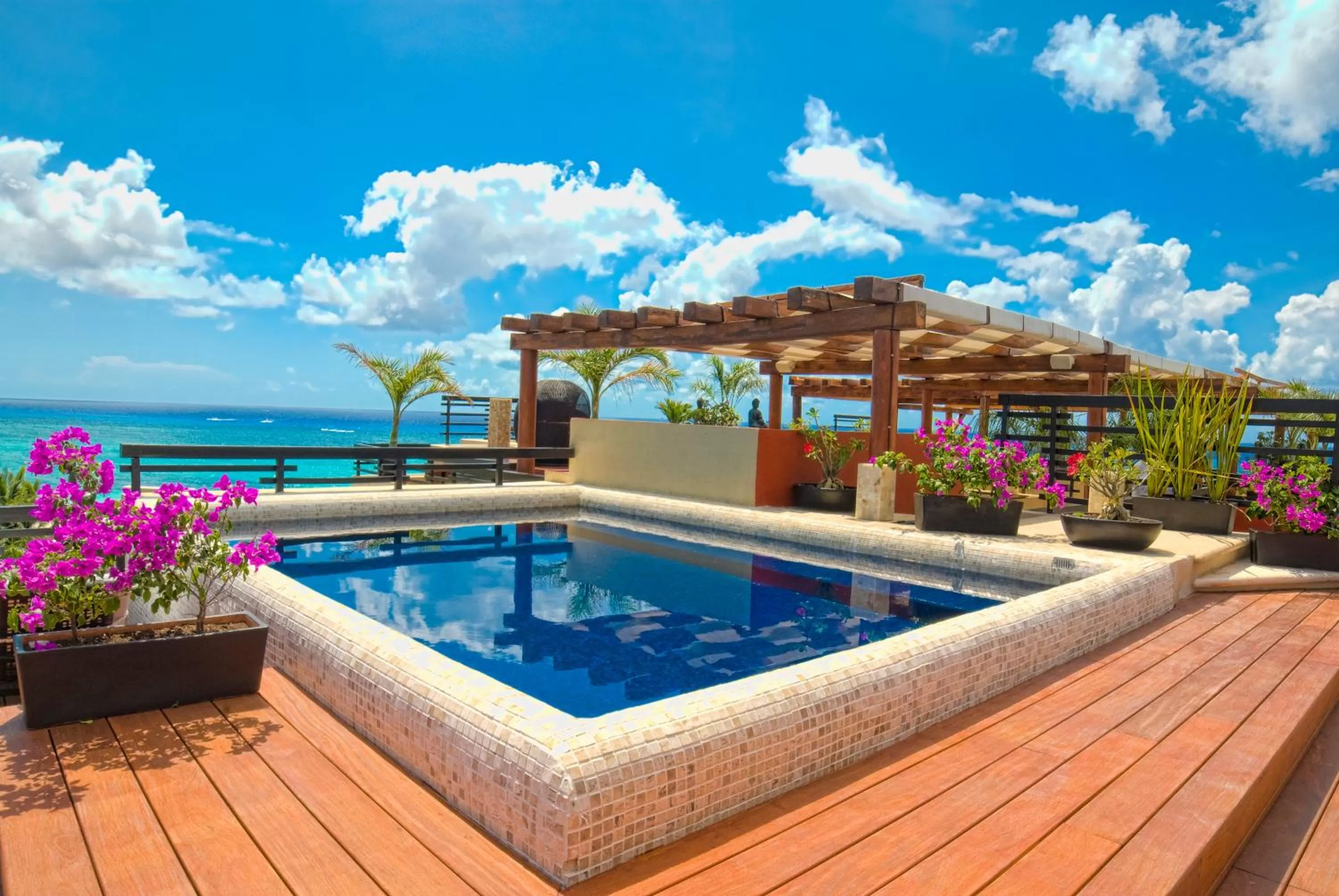 Swimming pool in La Divina by Aldea Thai