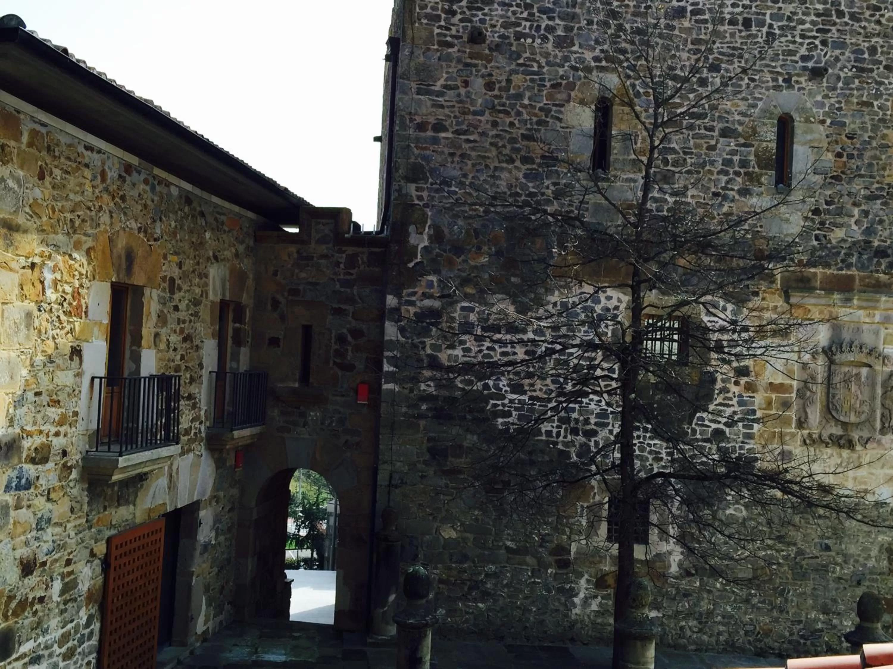 Property building in Batzarki