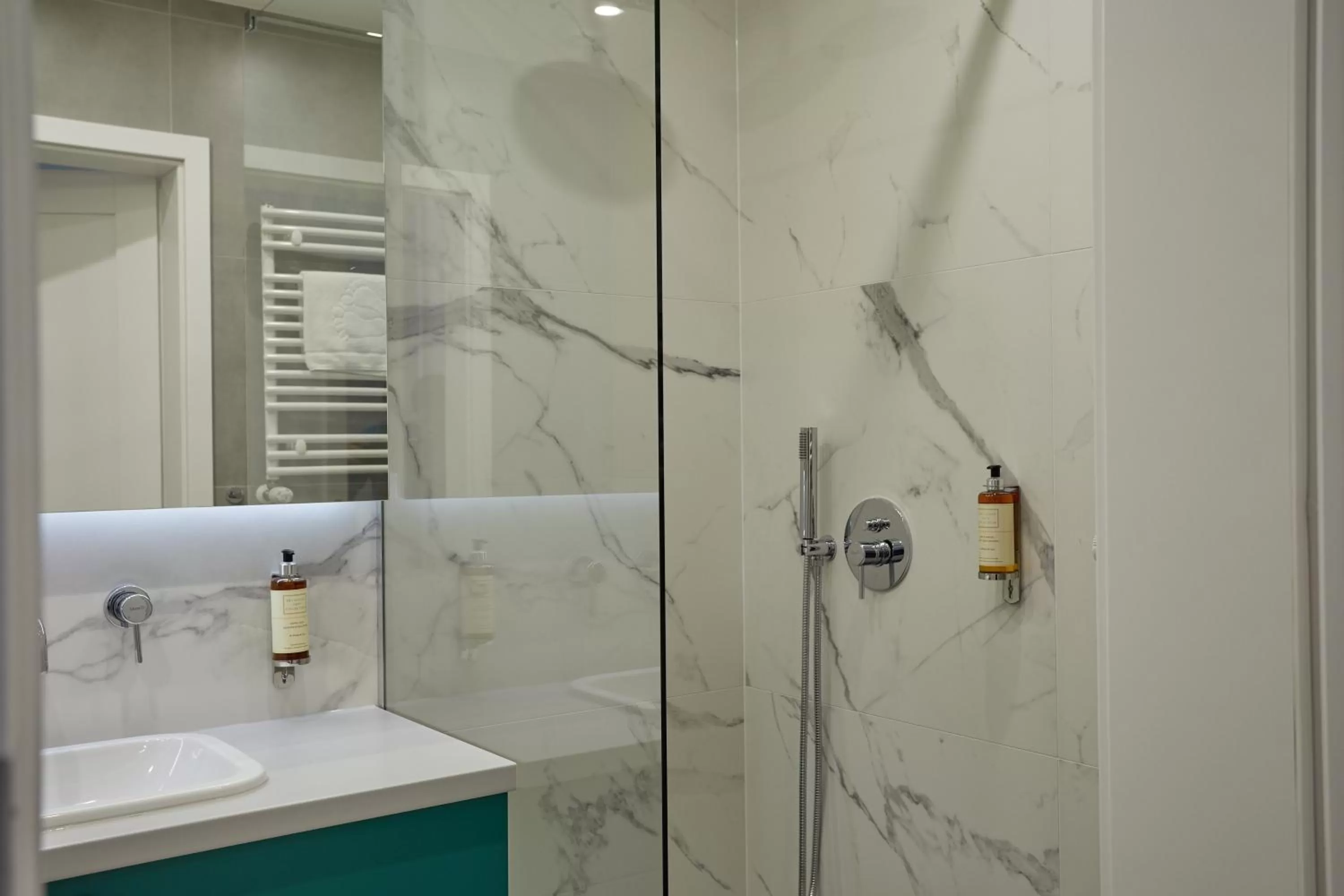 Shower in RAJSKA 3 by PI Apartments