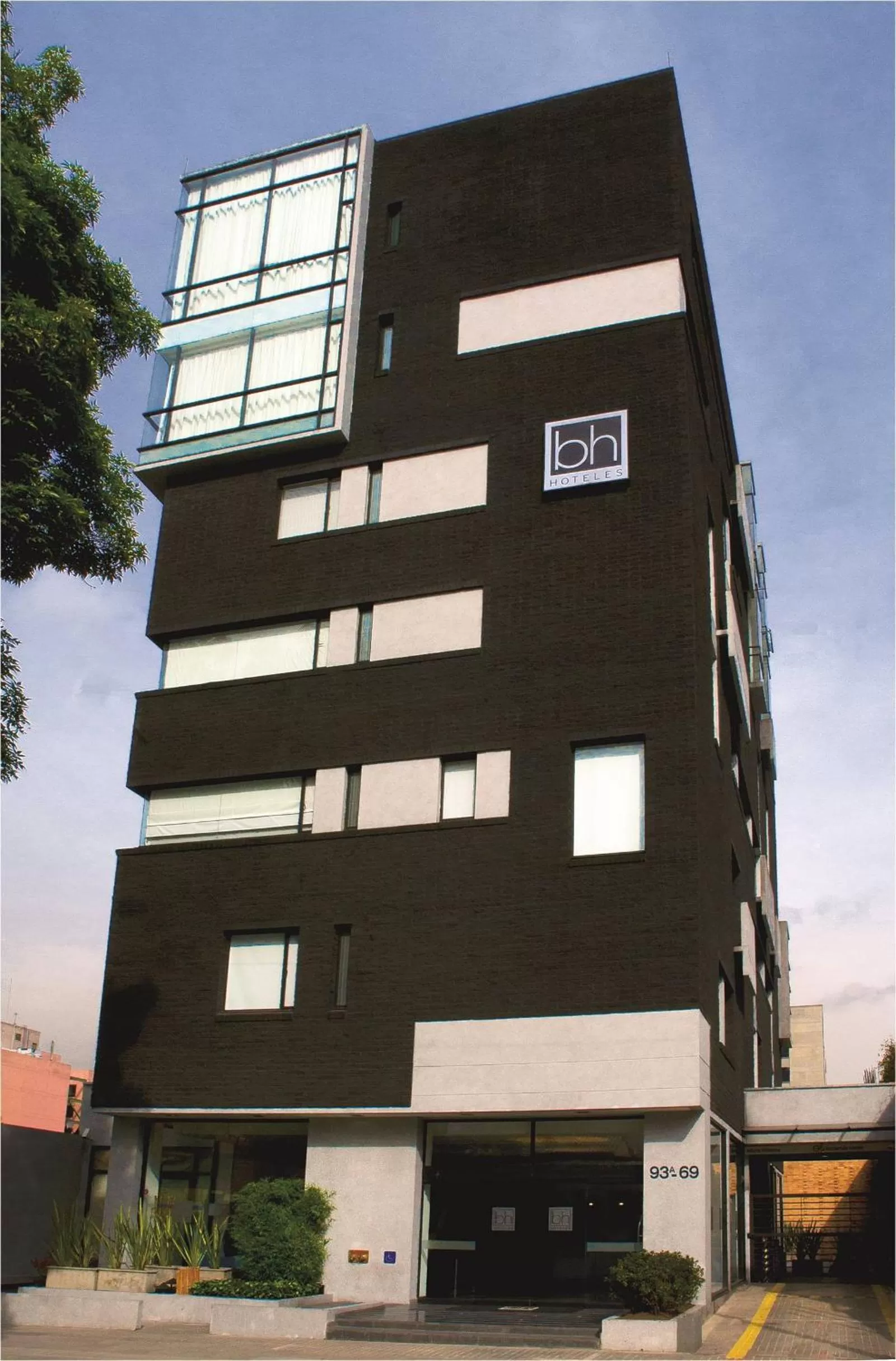 Facade/entrance in Hotel bh Parque 93
