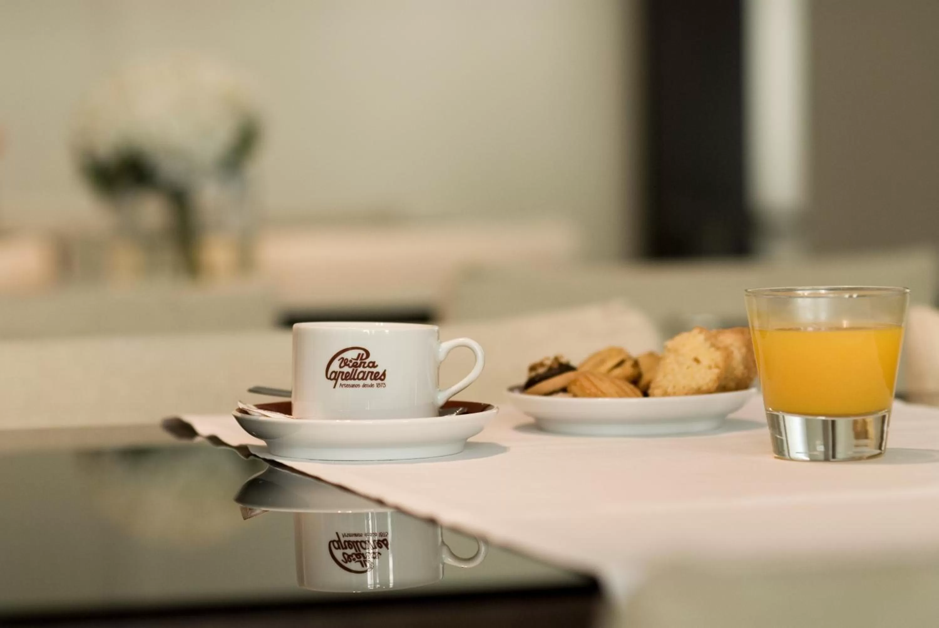 Restaurant/places to eat in Suites Viena Plaza de España