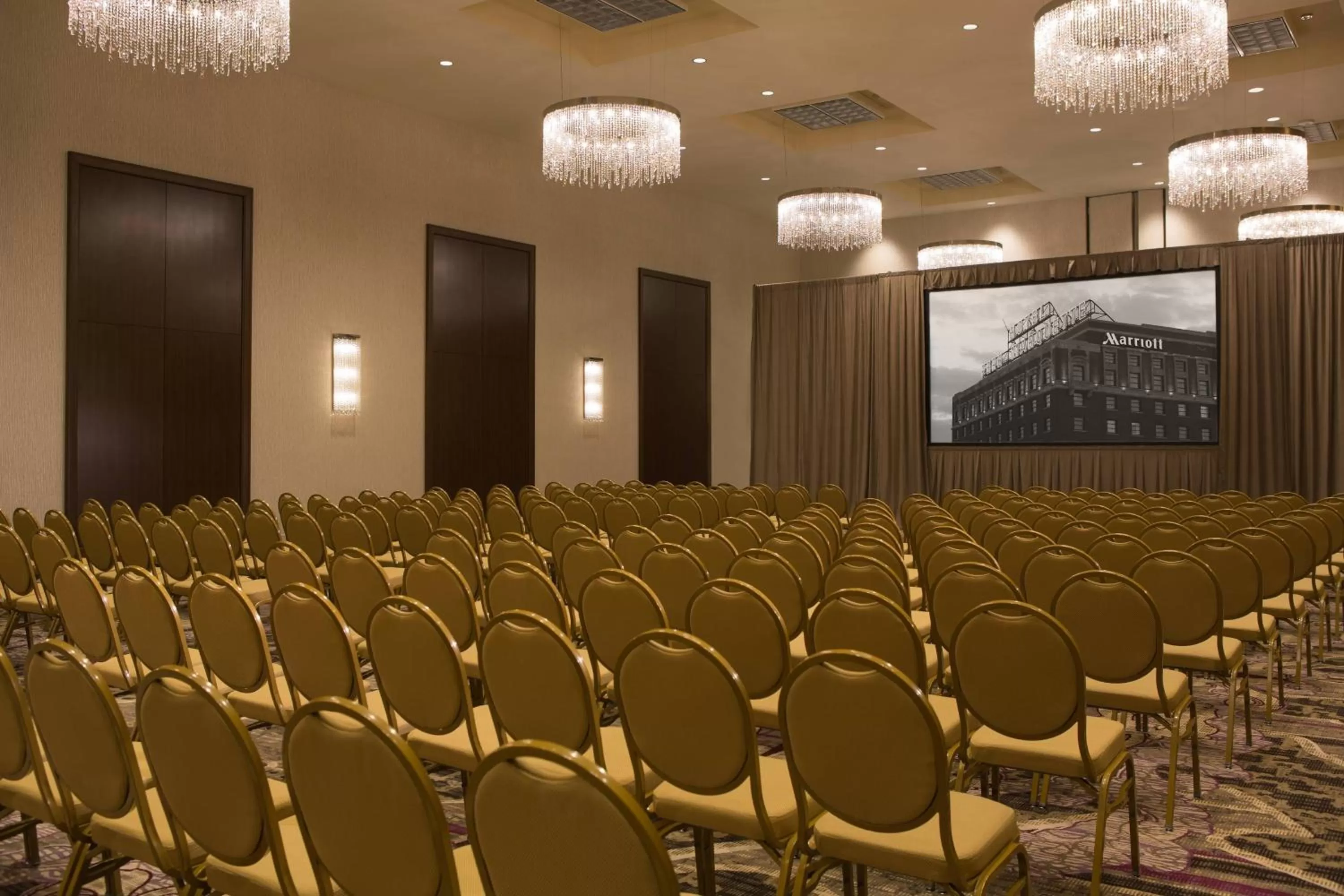 Entertainment in Peoria Marriott Pere Marquette