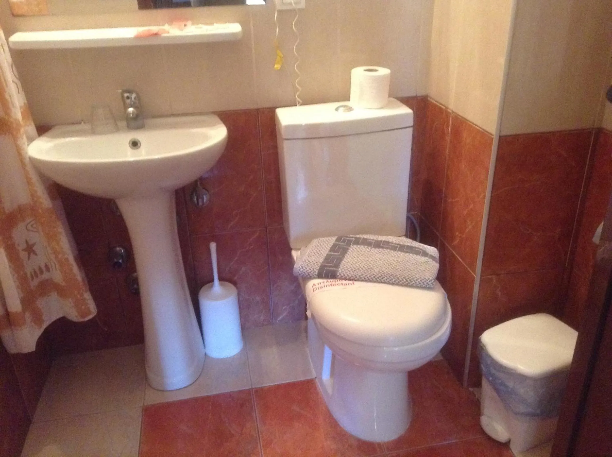 Bathroom in Hotel Kosta Famissi