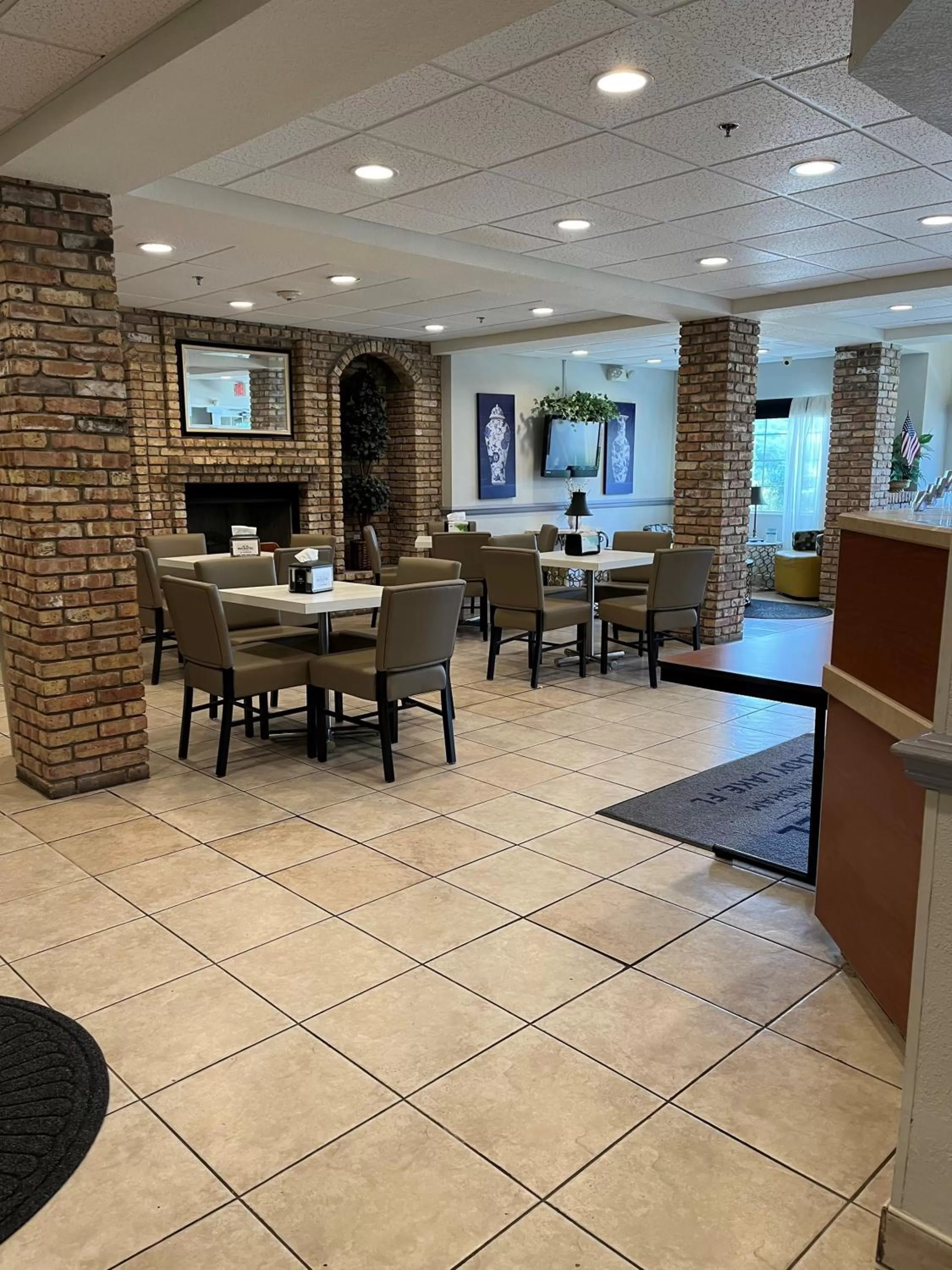 Restaurant/places to eat in Microtel Inn and Suites by Wyndham - Lady Lake/ The Villages